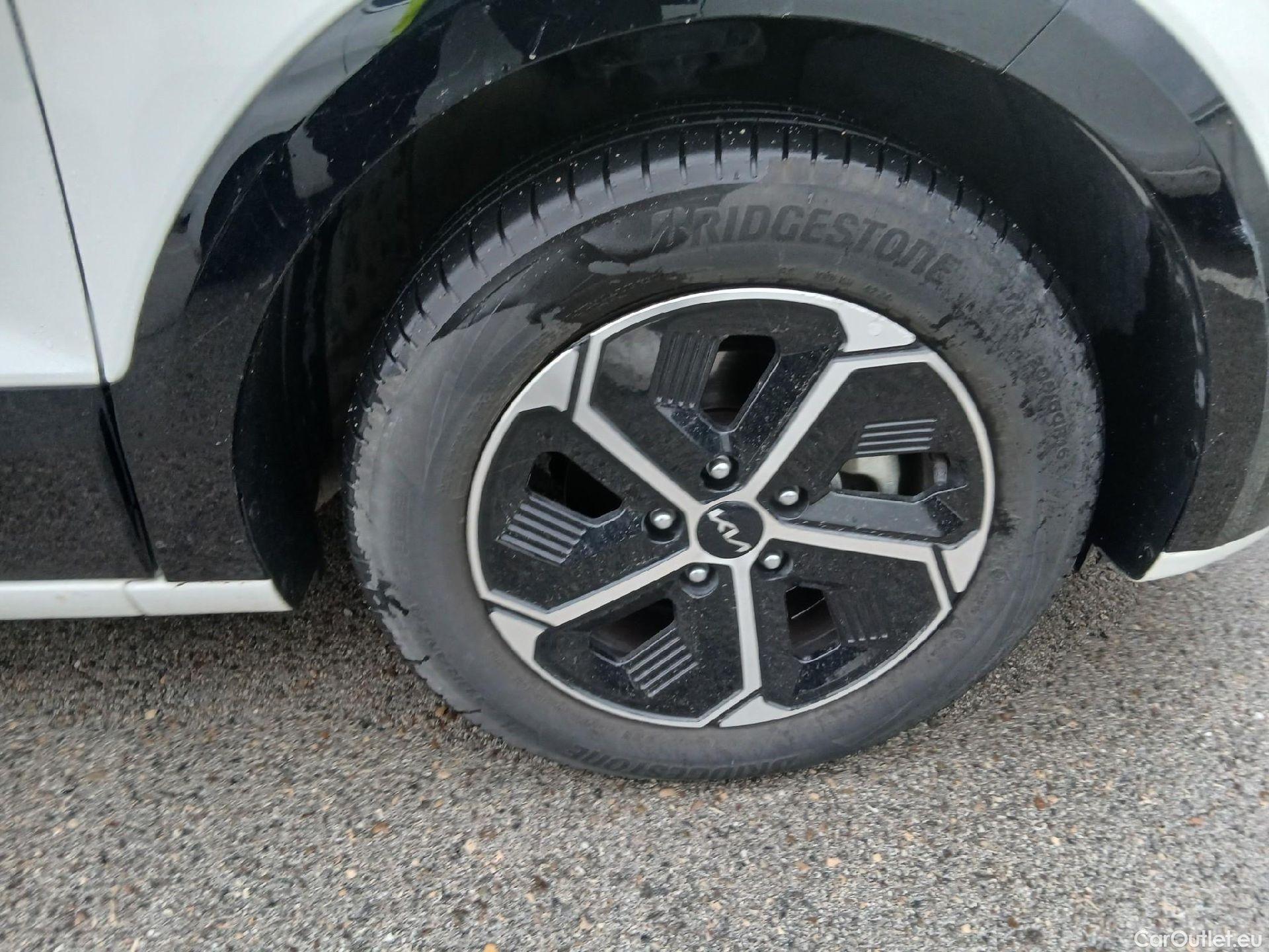  KIA  Niro KIA  / 2022 / 5P / crossover 1.6 GDi HEV 104kW (141CV) Drive #16