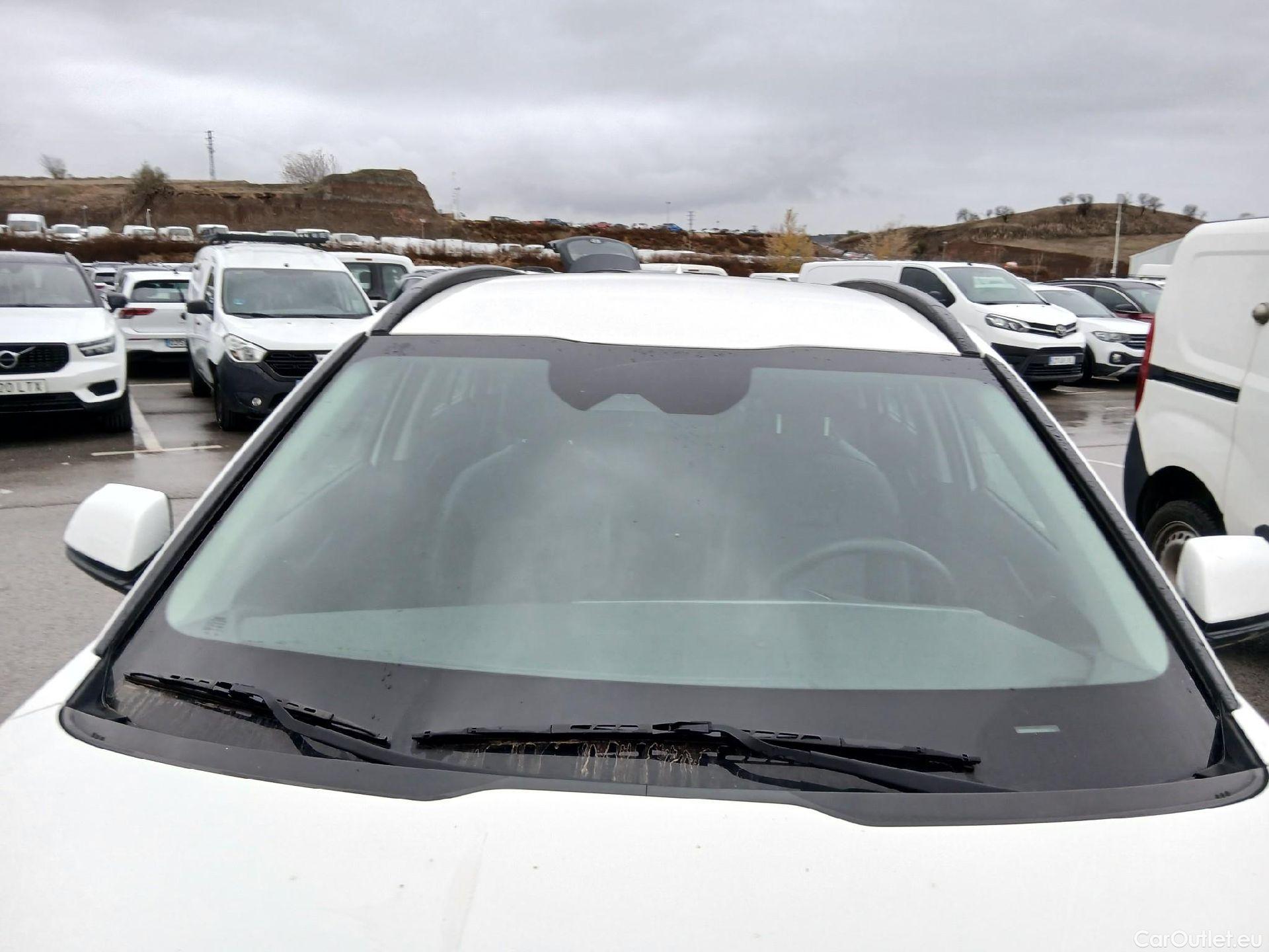  KIA  Niro KIA  / 2022 / 5P / crossover 1.6 GDi HEV 104kW (141CV) Drive #3