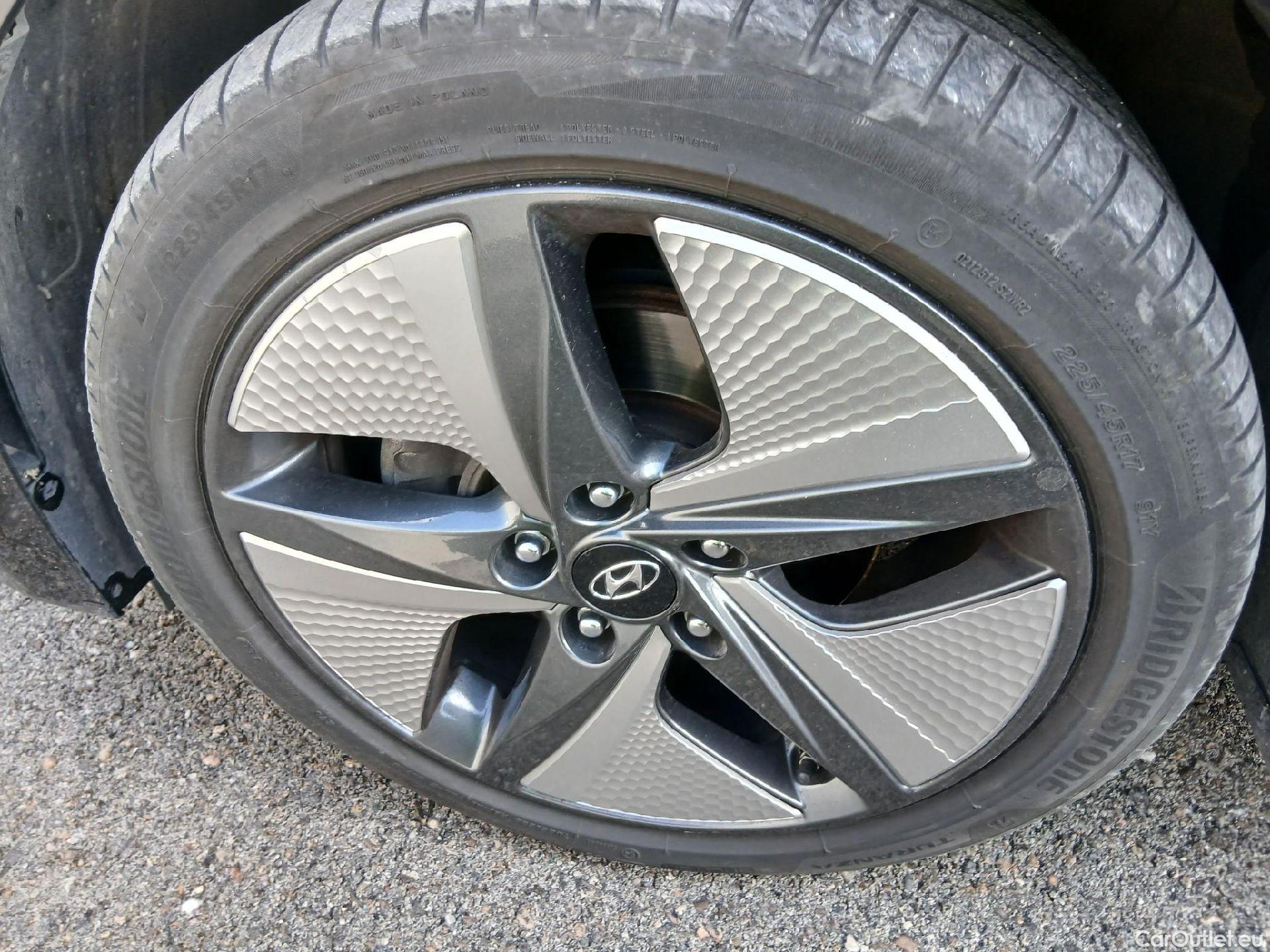  Hyundai   Ioniq HYUNDAI / 2019 / 5P / berlina con portón 1.6 GDI HEV Tecno DCT #2