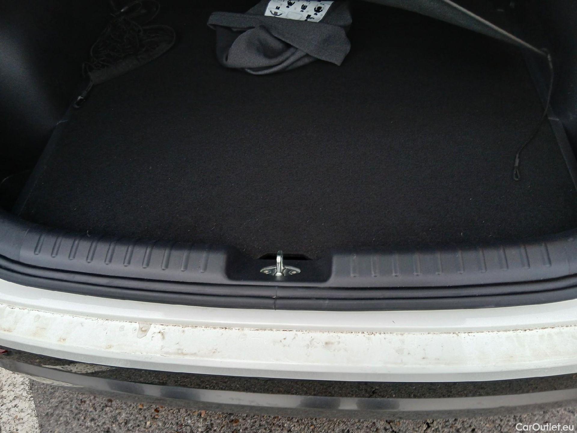  KIA  Niro KIA  / 2022 / 5P / crossover 1.6 GDi HEV 104kW (141CV) Drive #15