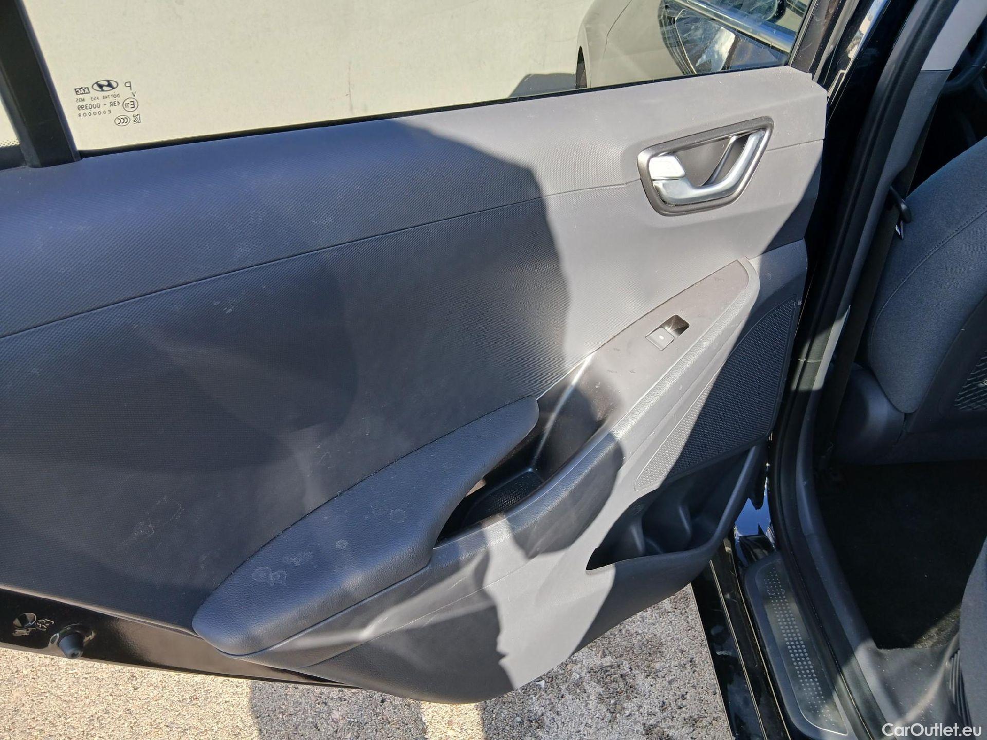  Hyundai   Ioniq HYUNDAI / 2019 / 5P / berlina con portón 1.6 GDI HEV Tecno DCT #6