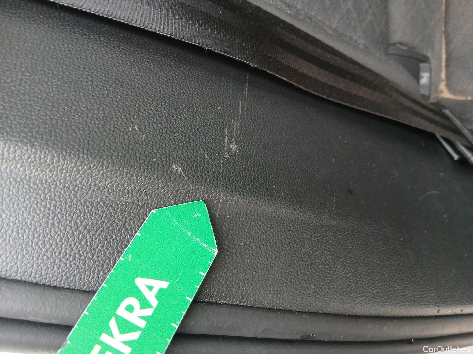  Volkswagen  Golf  VOLKSWAGEN / 2020 / 5P / berlina con portón Life 1.0 eTSI 81kW (110CV) DSG #23