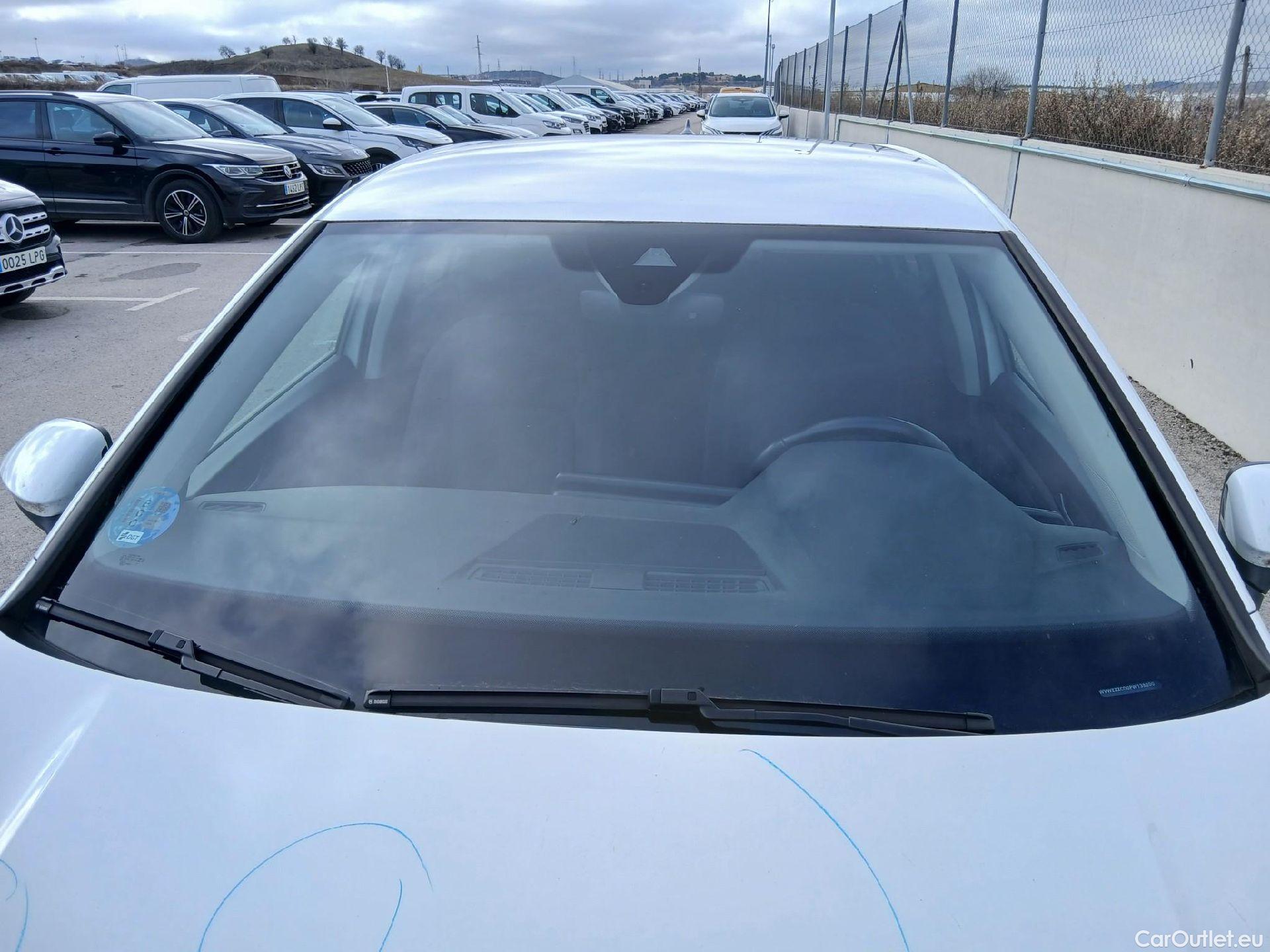  Volkswagen  Golf  VOLKSWAGEN / 2020 / 5P / berlina con portón Life 1.0 eTSI 81kW (110CV) DSG #2