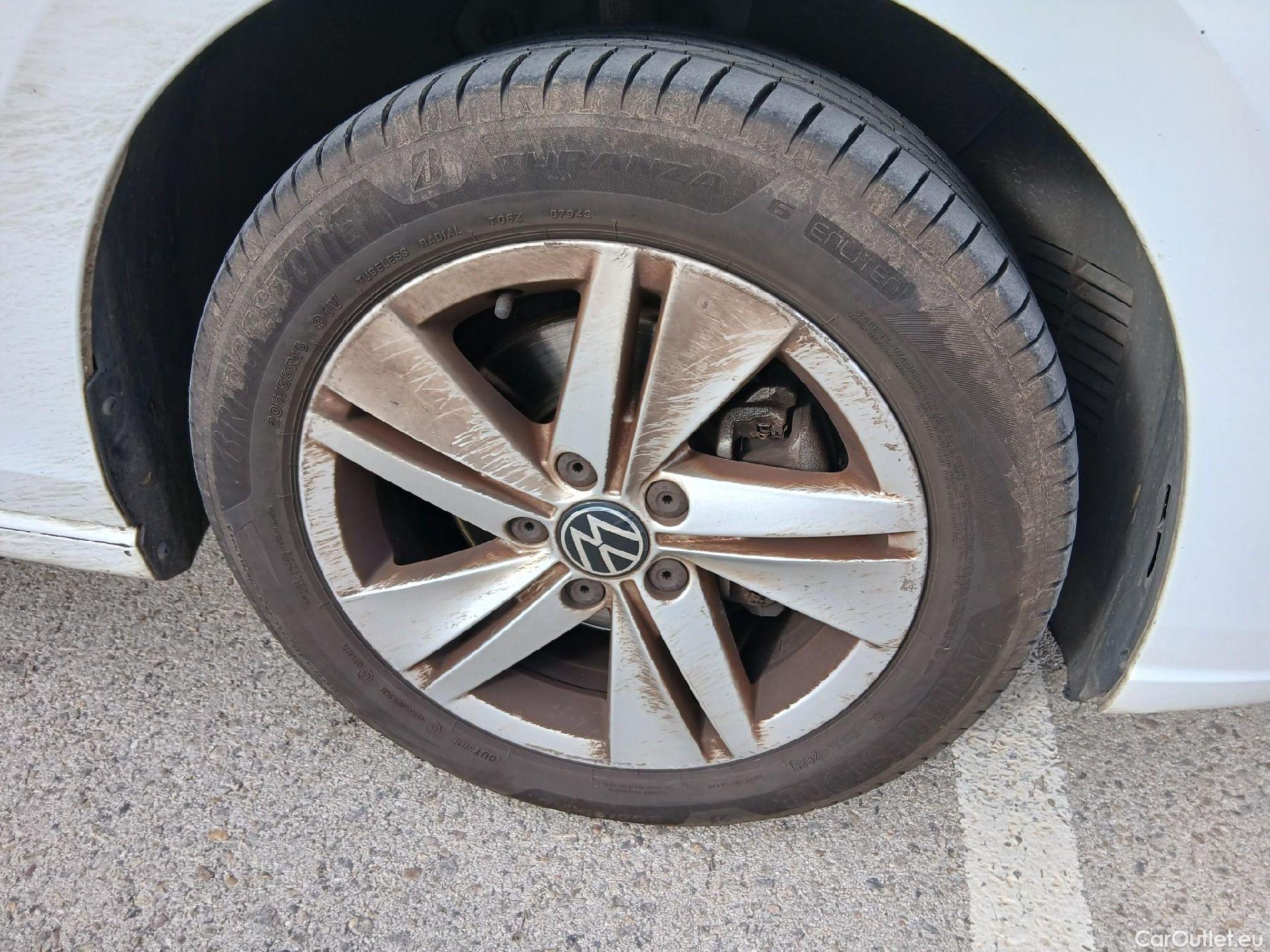  Volkswagen  Golf  VOLKSWAGEN / 2020 / 5P / berlina con portón Life 1.0 eTSI 81kW (110CV) DSG #19