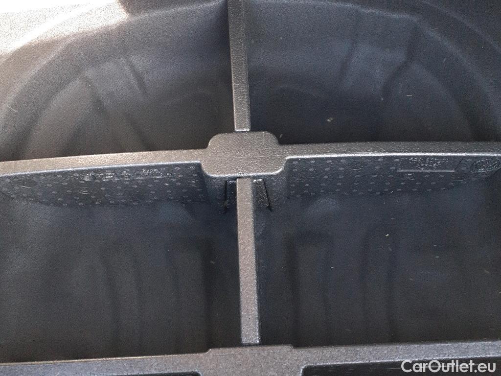  Volkswagen  Golf  VOLKSWAGEN / 2020 / 5P / berlina con portón 2.0 TDI 85kW (115CV) #6