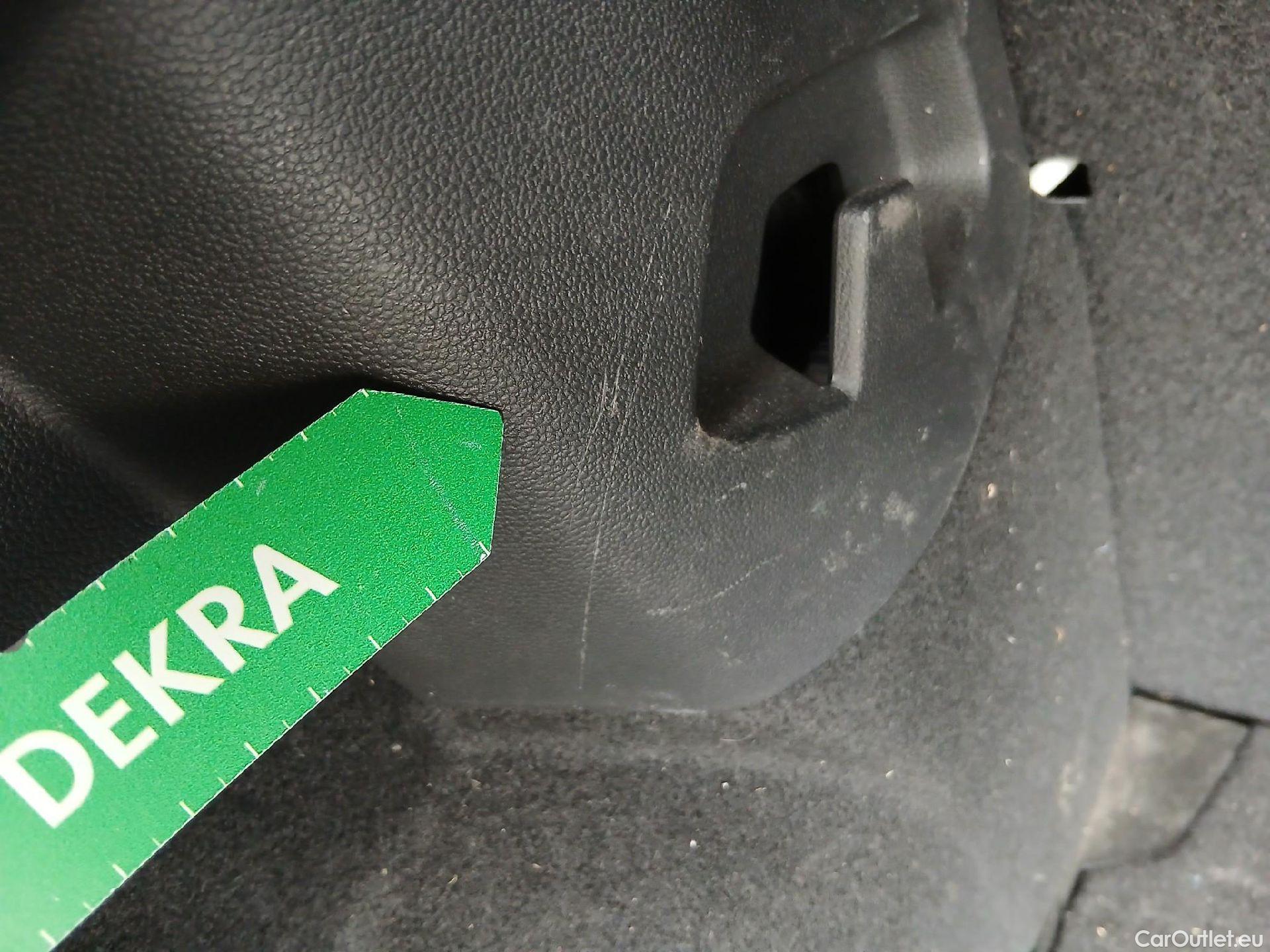  Volkswagen  Golf  VOLKSWAGEN / 2020 / 5P / berlina con portón Life 1.0 eTSI 81kW (110CV) DSG #29