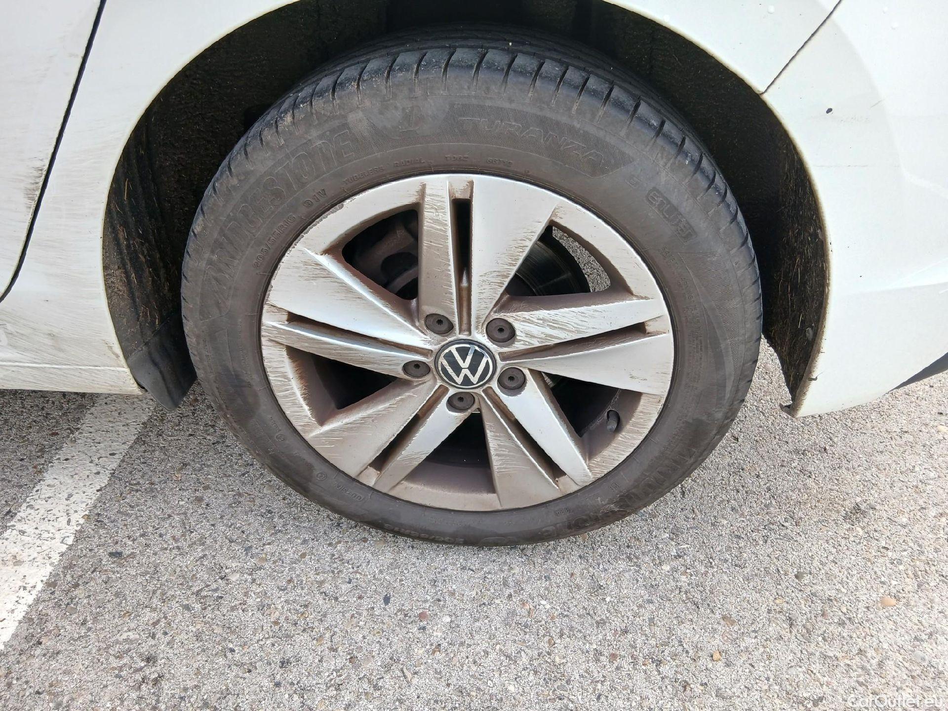  Volkswagen  Golf  VOLKSWAGEN / 2020 / 5P / berlina con portón Life 1.0 eTSI 81kW (110CV) DSG #9