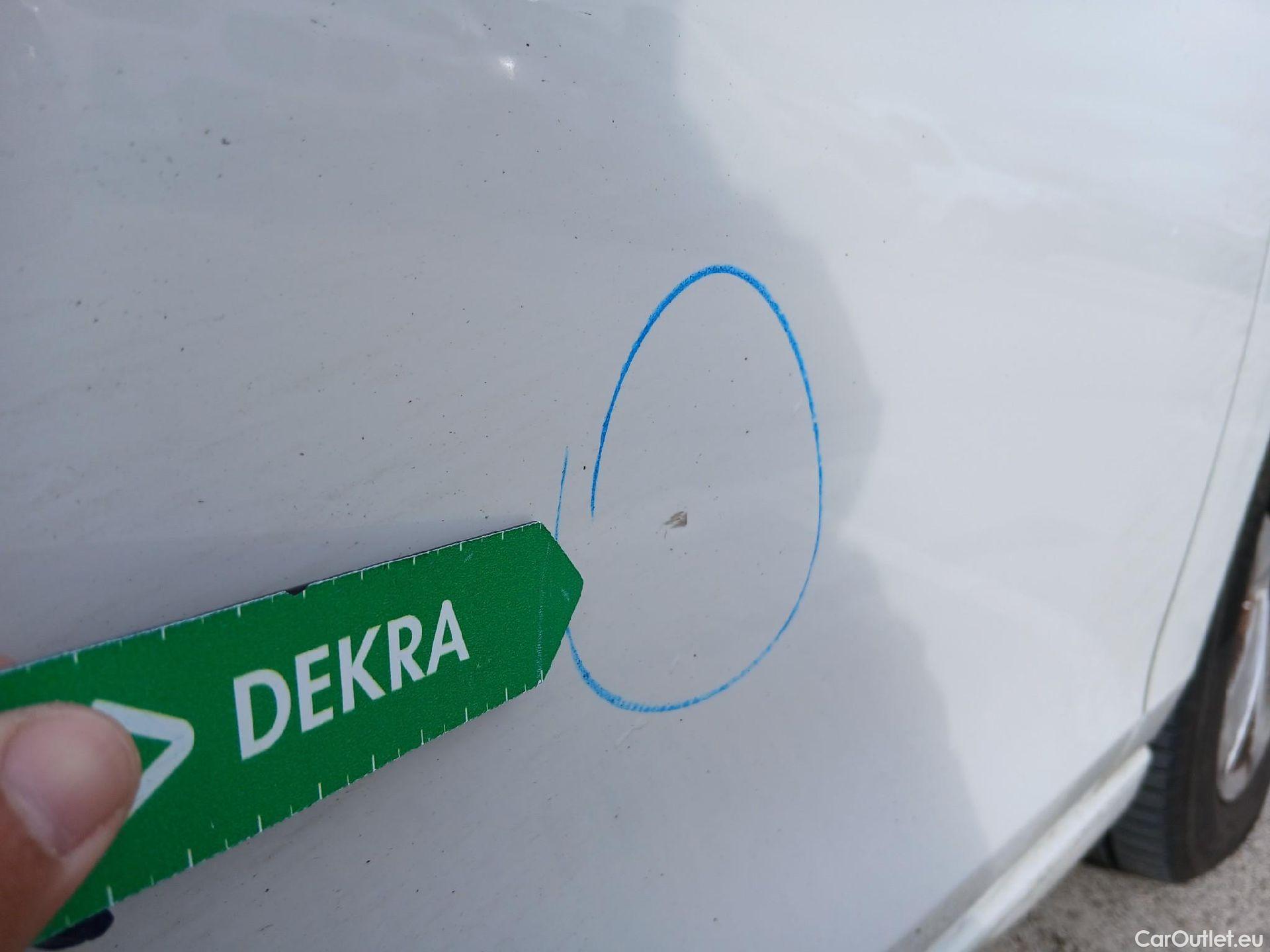  Volkswagen  Golf  VOLKSWAGEN / 2020 / 5P / berlina con portón Life 1.0 eTSI 81kW (110CV) DSG #17