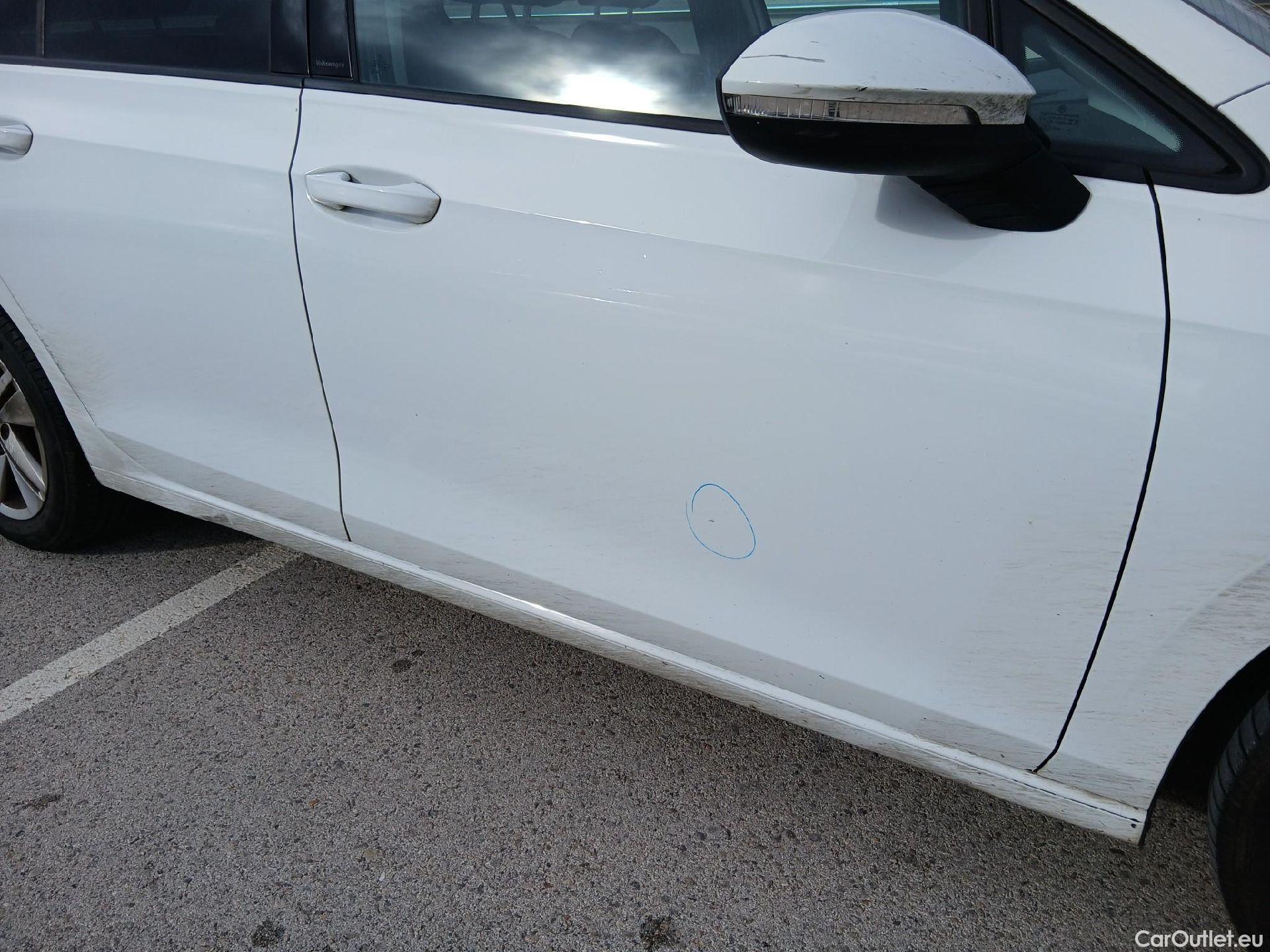  Volkswagen  Golf  VOLKSWAGEN / 2020 / 5P / berlina con portón Life 1.0 eTSI 81kW (110CV) DSG #16