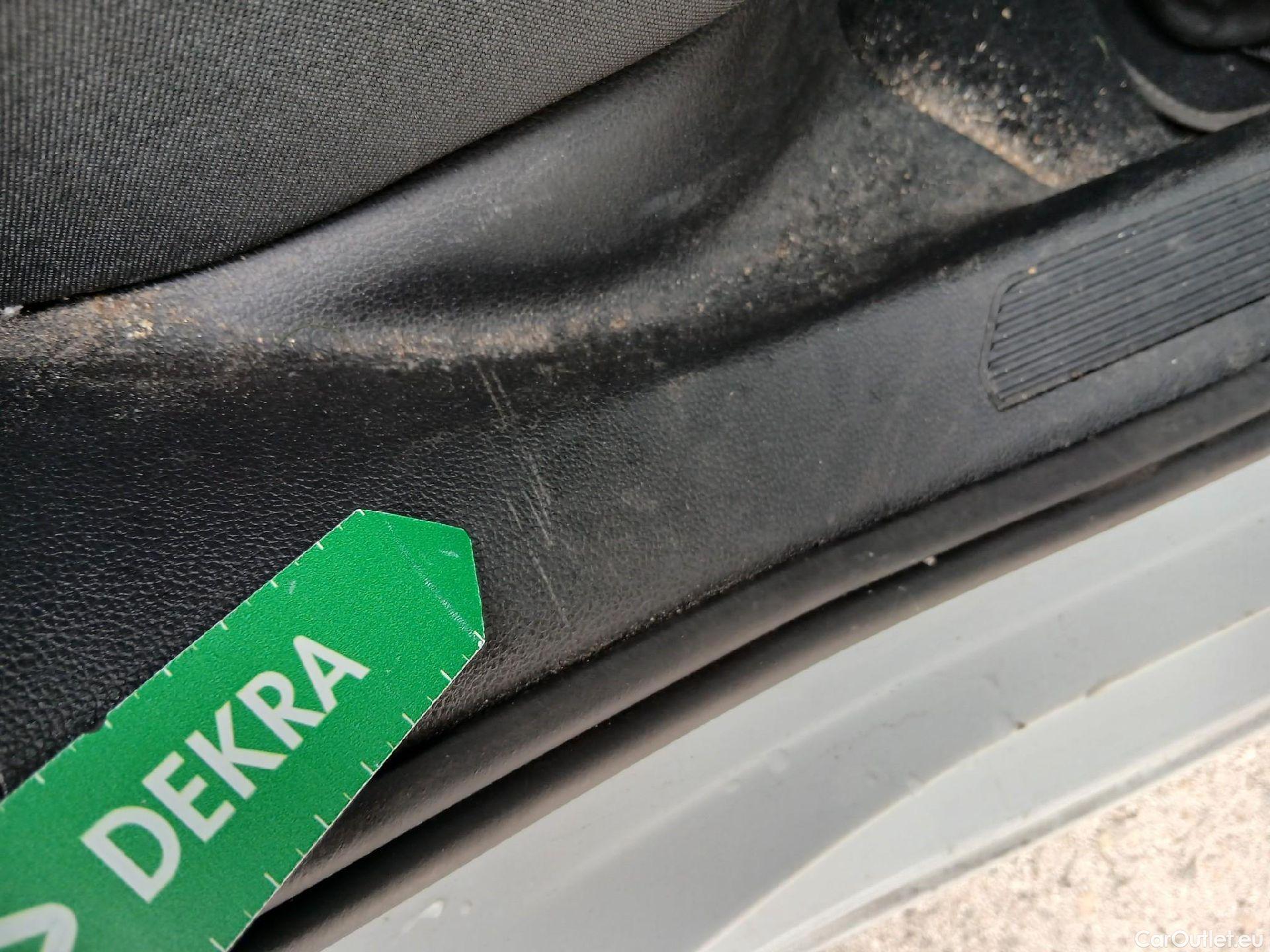  Volkswagen  Golf  VOLKSWAGEN / 2020 / 5P / berlina con portón Life 1.0 eTSI 81kW (110CV) DSG #25