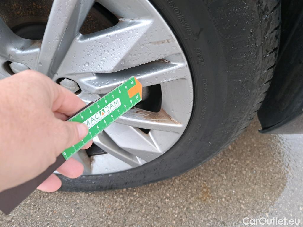  Peugeot  508 PEUGEOT  / 2018 / 5P / berlina con portón 5P Active Pack BlueHDi 130 S&S EAT8 (AC) #19