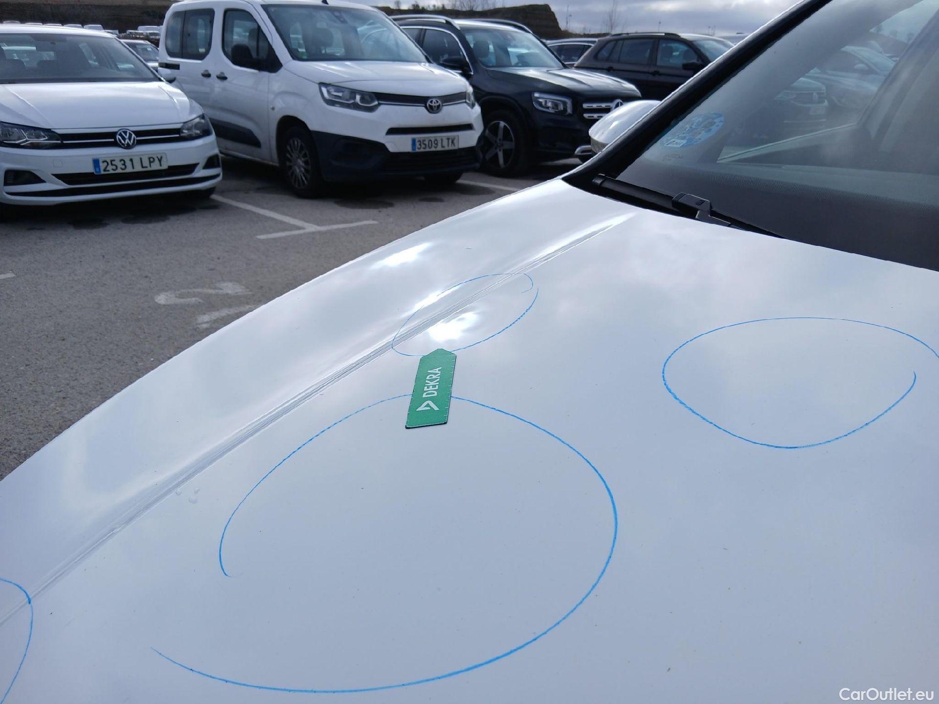  Volkswagen  Golf  VOLKSWAGEN / 2020 / 5P / berlina con portón Life 1.0 eTSI 81kW (110CV) DSG #3