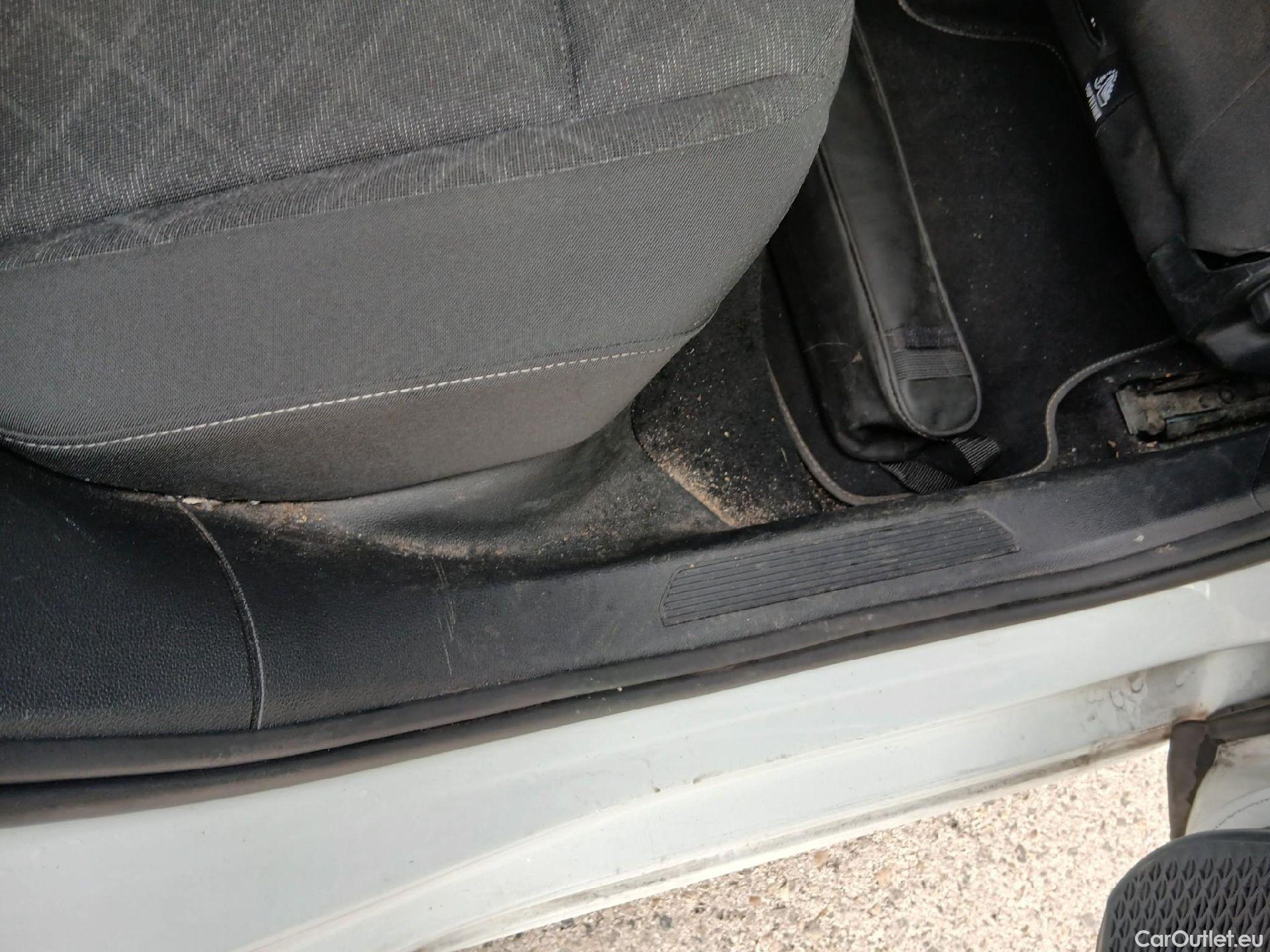  Volkswagen  Golf  VOLKSWAGEN / 2020 / 5P / berlina con portón Life 1.0 eTSI 81kW (110CV) DSG #26