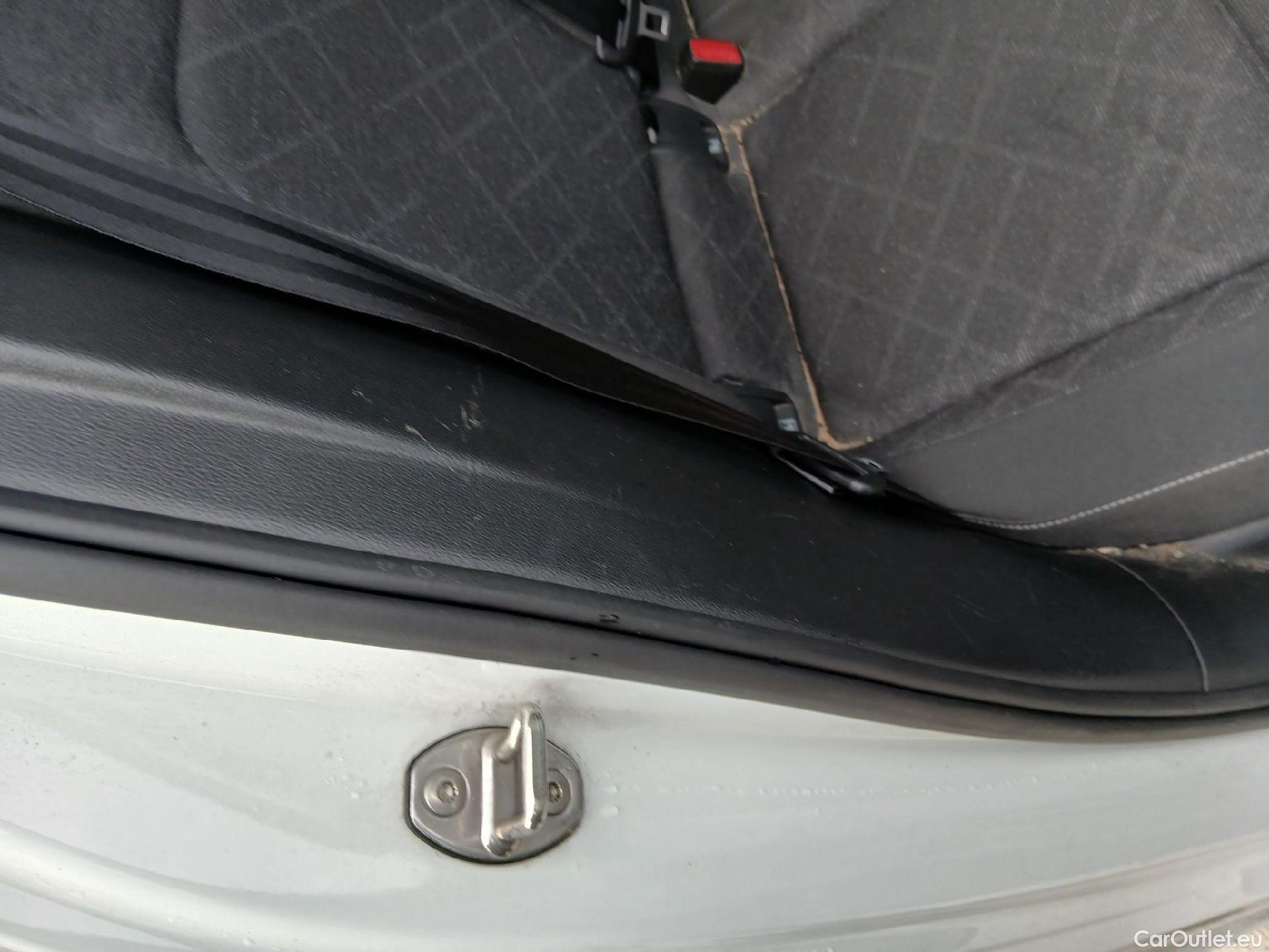  Volkswagen  Golf  VOLKSWAGEN / 2020 / 5P / berlina con portón Life 1.0 eTSI 81kW (110CV) DSG #24