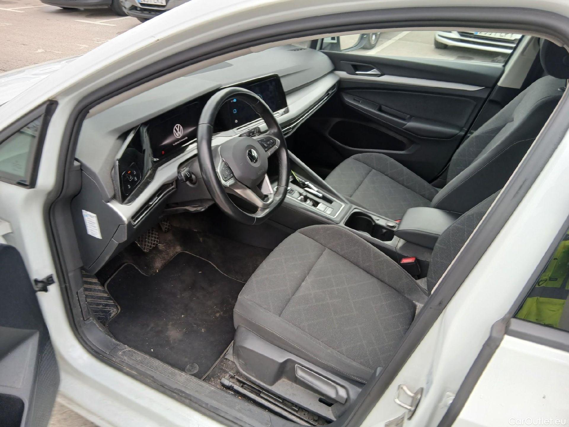  Volkswagen  Golf  VOLKSWAGEN / 2020 / 5P / berlina con portón Life 1.0 eTSI 81kW (110CV) DSG #32