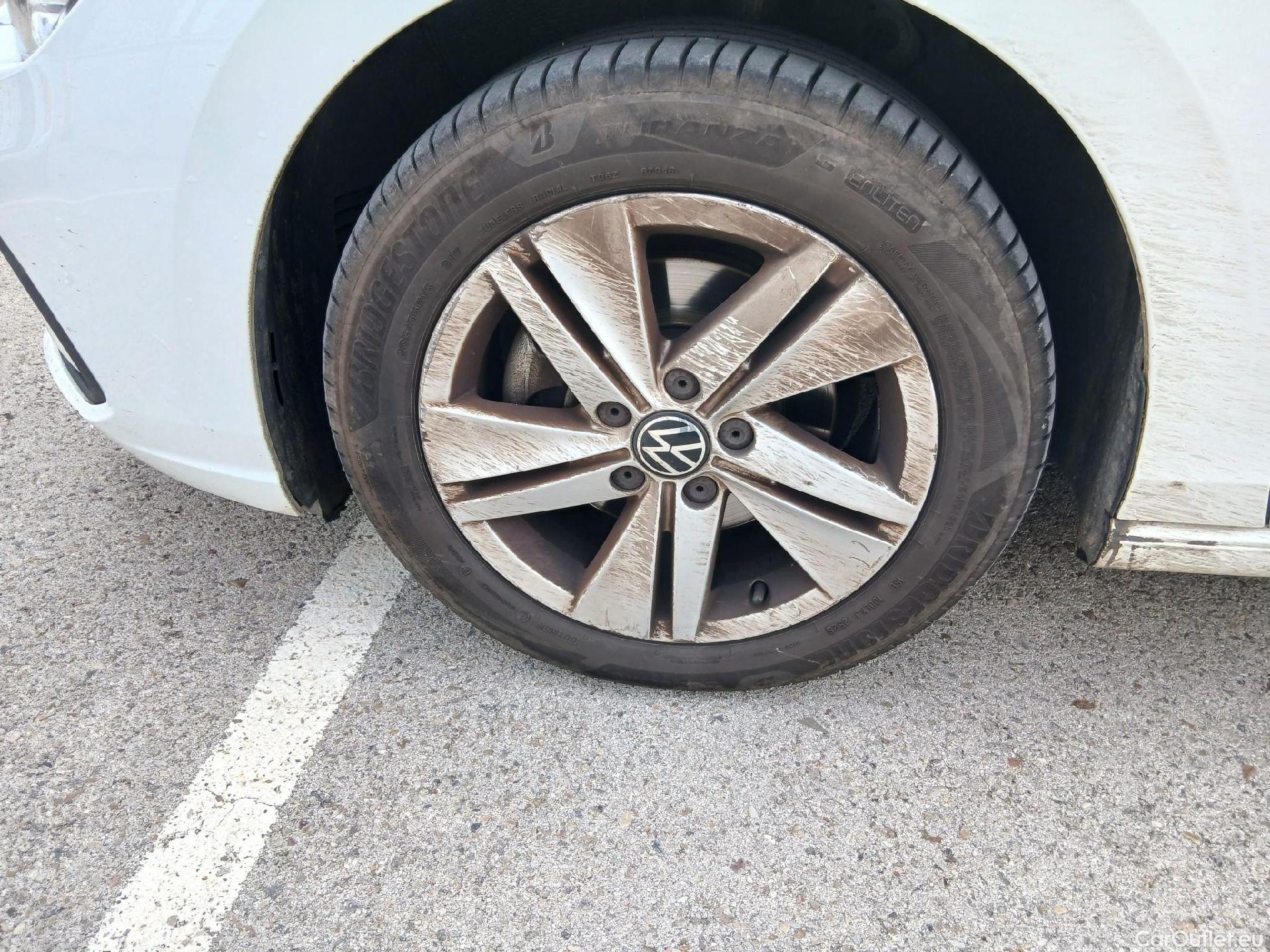  Volkswagen  Golf  VOLKSWAGEN / 2020 / 5P / berlina con portón Life 1.0 eTSI 81kW (110CV) DSG #8