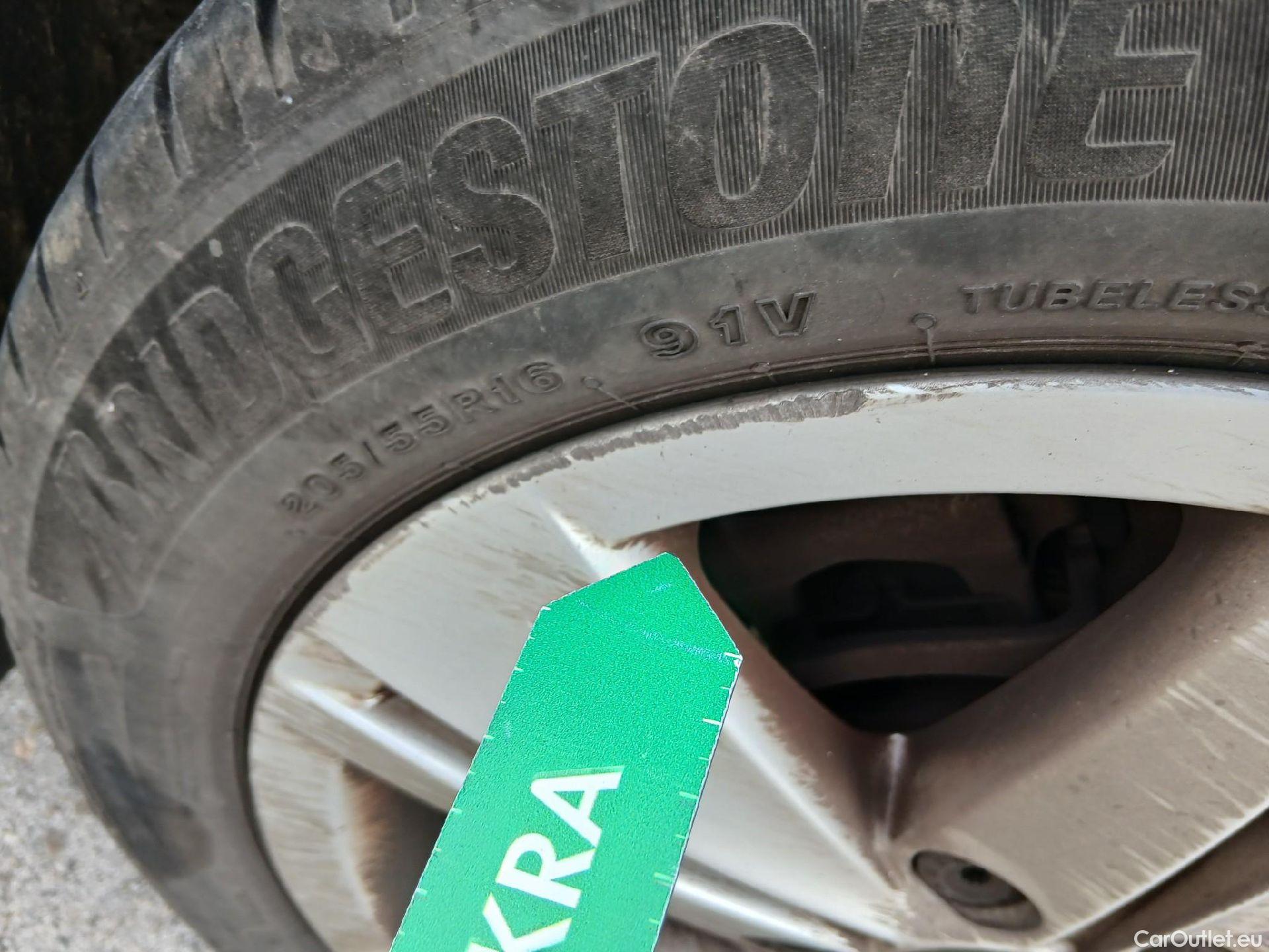  Volkswagen  Golf  VOLKSWAGEN / 2020 / 5P / berlina con portón Life 1.0 eTSI 81kW (110CV) DSG #10