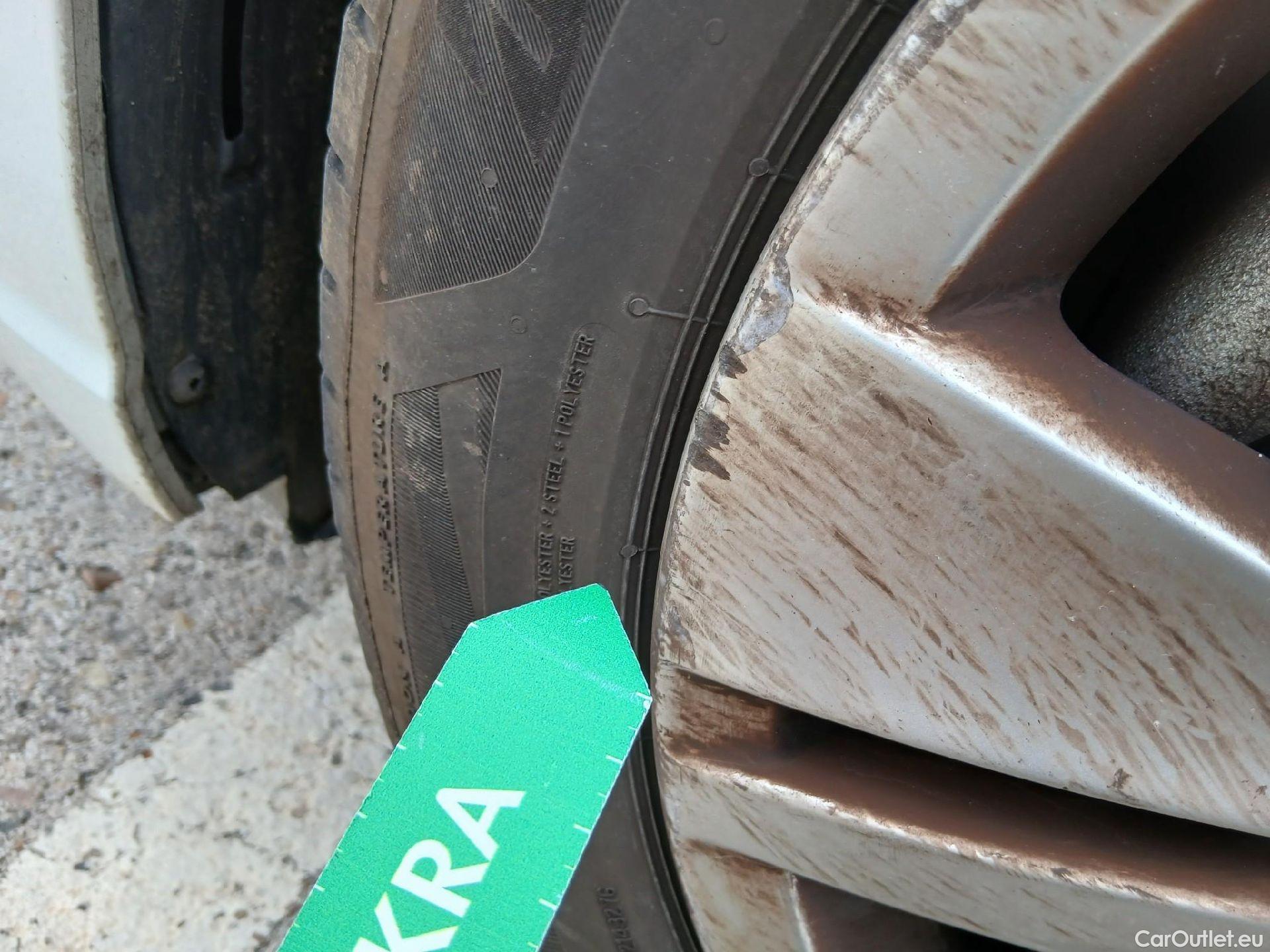  Volkswagen  Golf  VOLKSWAGEN / 2020 / 5P / berlina con portón Life 1.0 eTSI 81kW (110CV) DSG #7