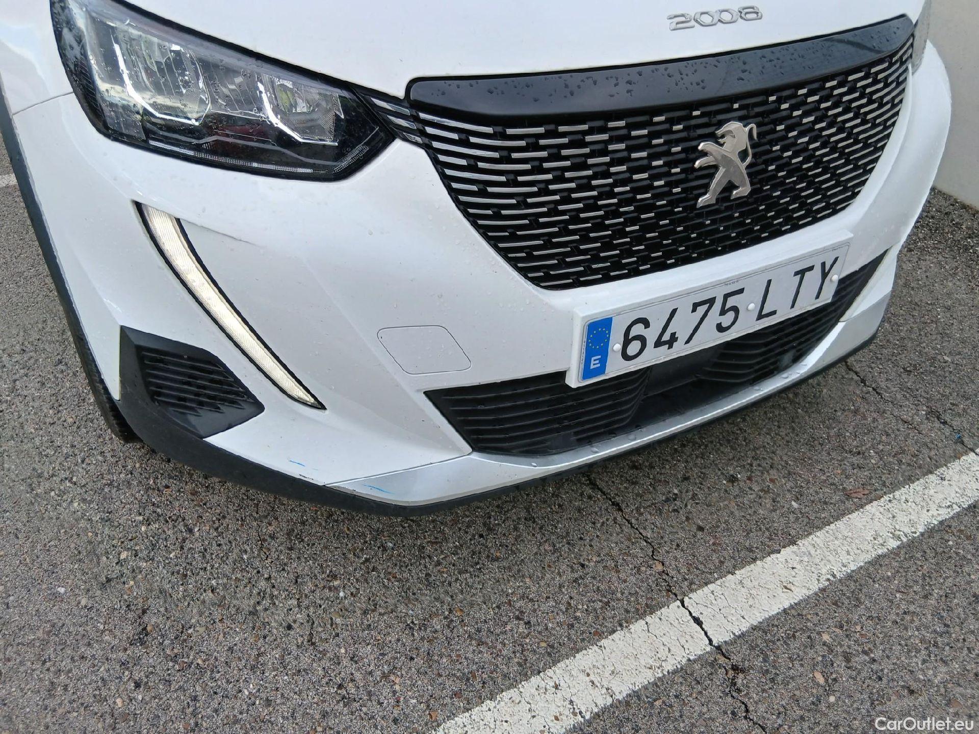  Peugeot  2008 PEUGEOT  / 2019 / 5P / todoterreno Allure BlueHDI 81kW (110CV) #9