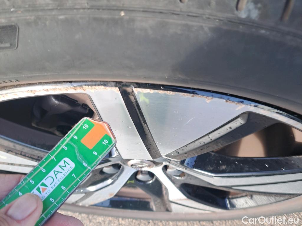  Volvo  XC 40 VOLVO XC40 / 2017 / 5P / todoterreno 1.5 T4 Twin Recharge R-Design Auto #9