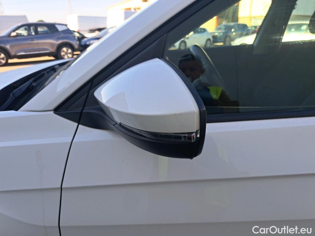  Volkswagen  T-CROSS VOLKSWAGEN  / 2018 / 5P / todoterreno Advance 1.0 TSI 81kW (110CV) DSG (AC) #49