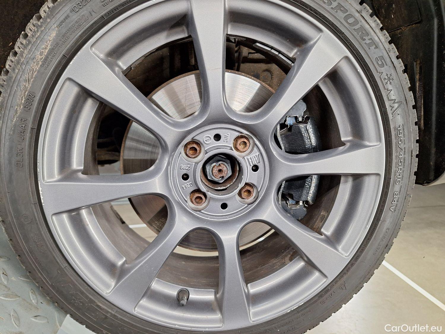  Abarth  500 Fiat,  '15, Abarth  1.4 T-Jet 595 107kW 3d #1