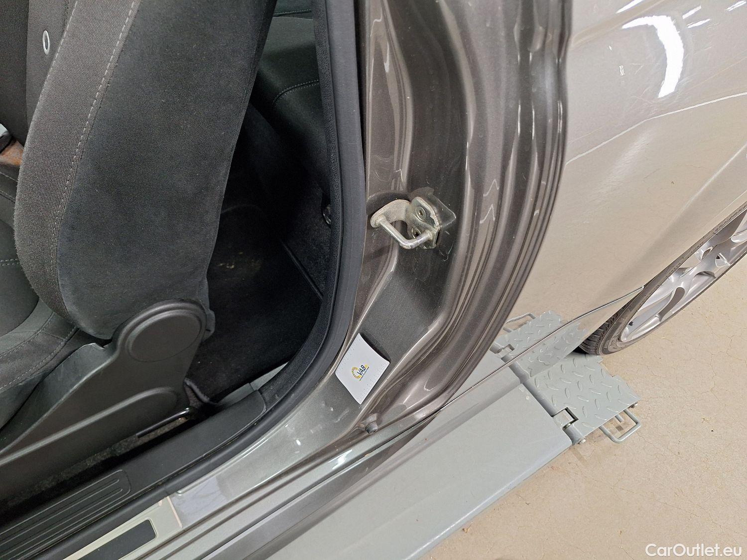  Abarth  500 Fiat,  '15, Abarth  1.4 T-Jet 595 107kW 3d #46