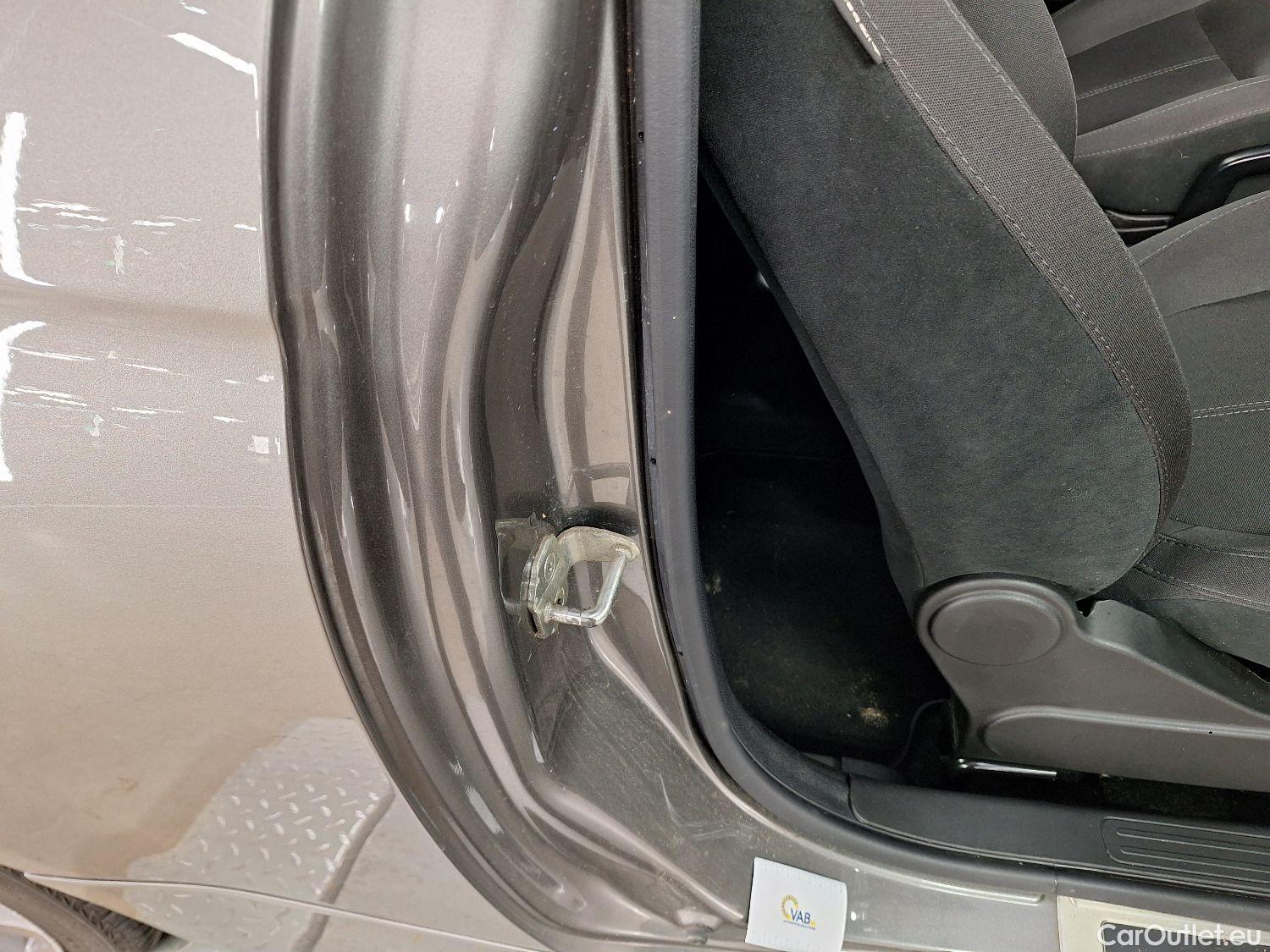  Abarth  500 Fiat,  '15, Abarth  1.4 T-Jet 595 107kW 3d #36