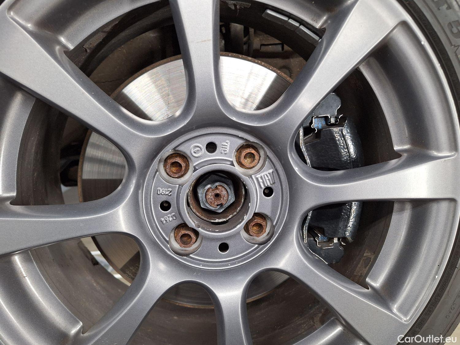  Abarth  500 Fiat,  '15, Abarth  1.4 T-Jet 595 107kW 3d #4