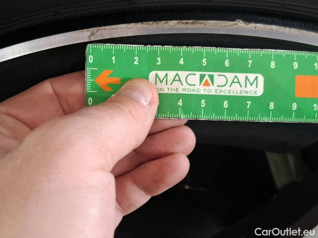  Mercedes  GLC MERCEDES-BENZ  / 2022 / 5P / SUV  400 e AMG Line 4MATIC #41