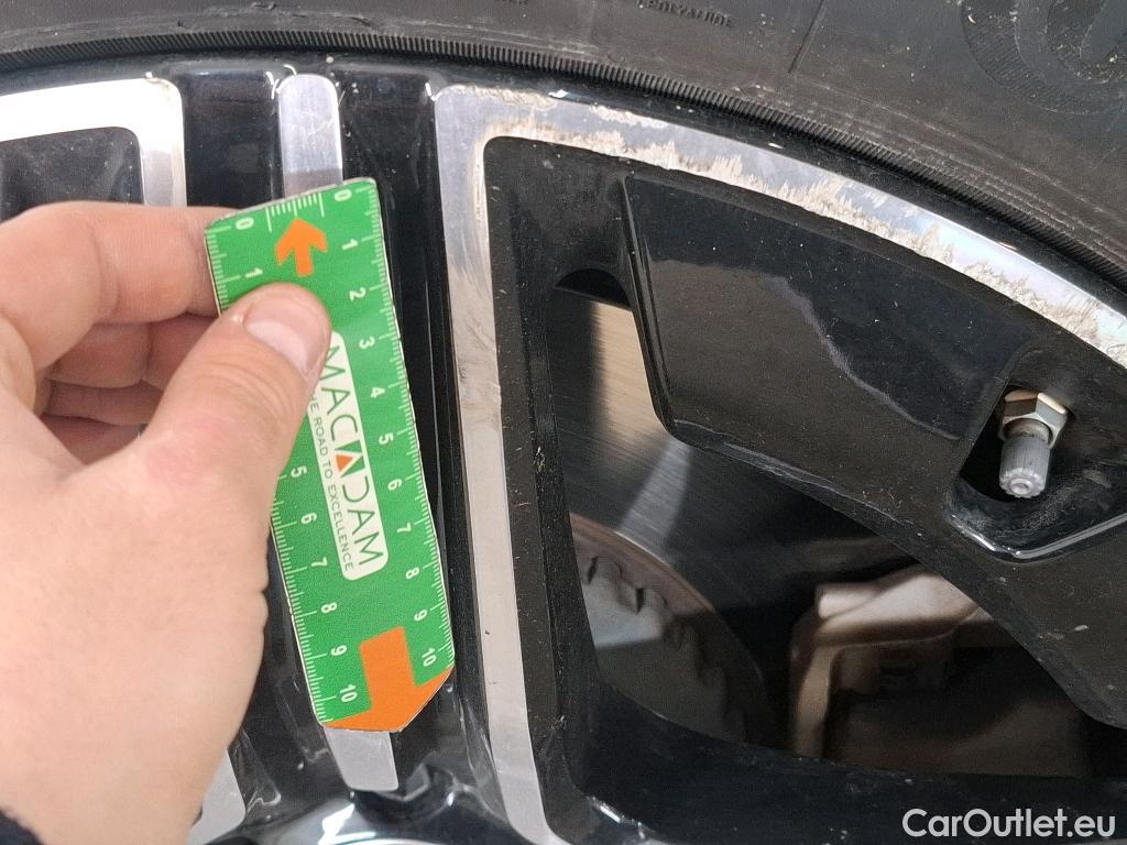  Mercedes  GLC MERCEDES-BENZ  / 2022 / 5P / SUV  400 e AMG Line 4MATIC #49