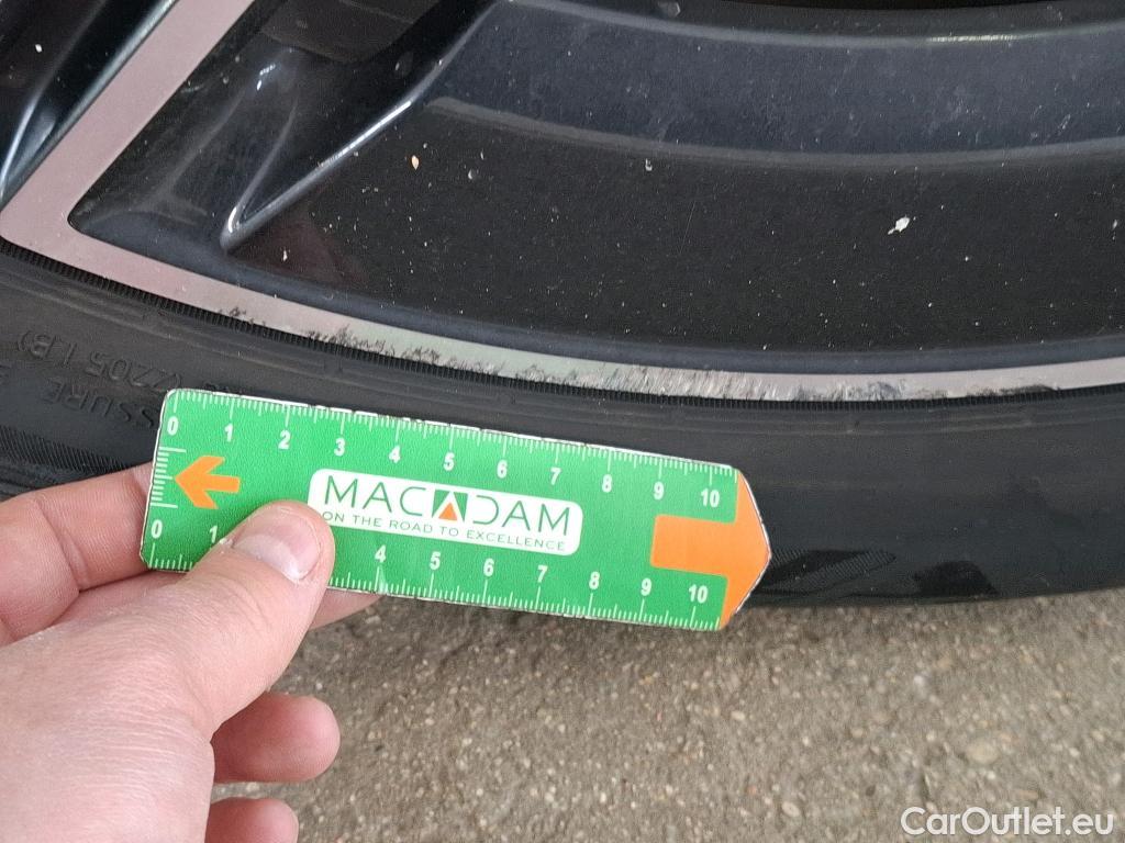  Mercedes  GLC MERCEDES-BENZ  / 2022 / 5P / SUV  400 e AMG Line 4MATIC #37