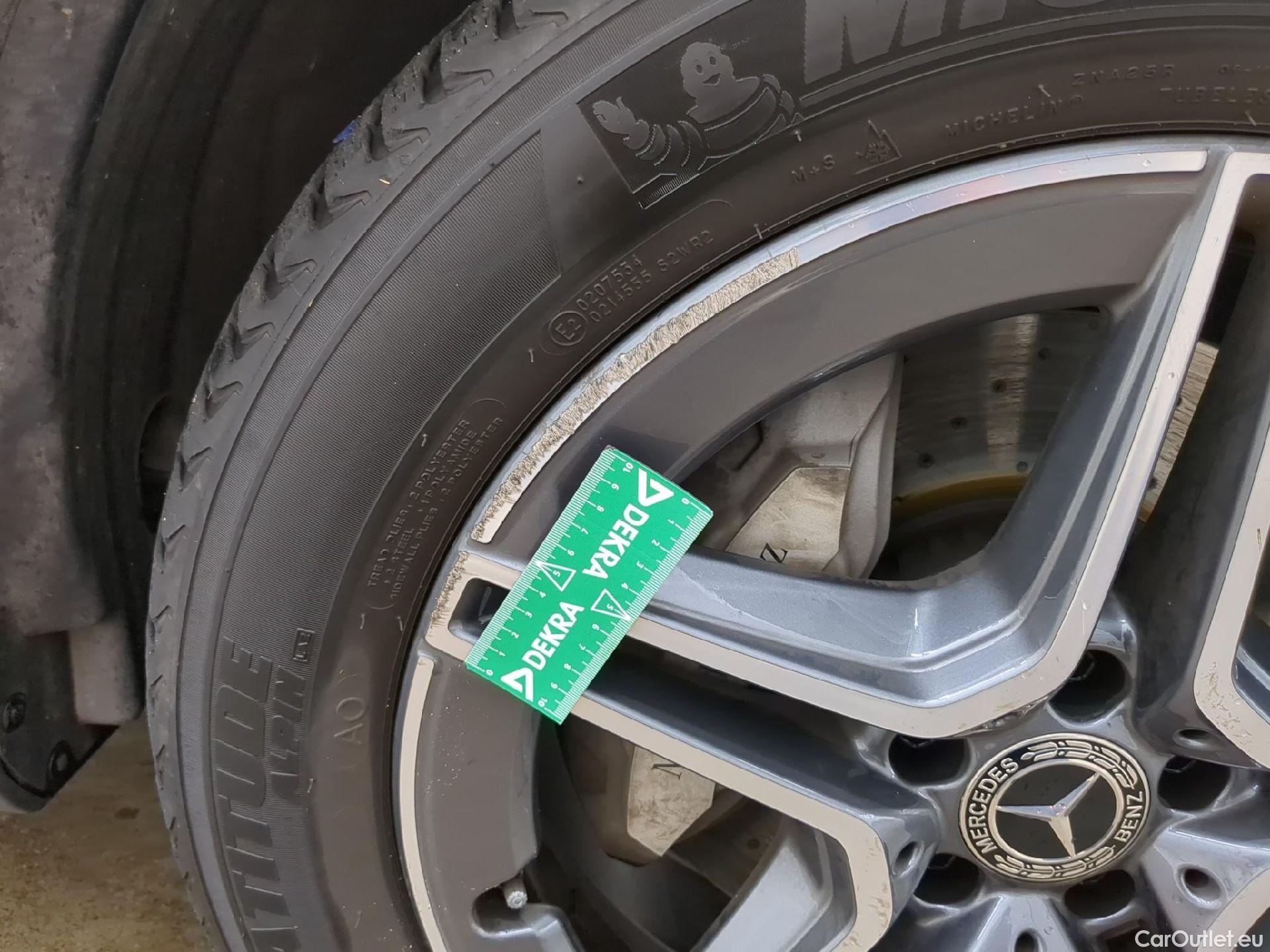  Mercedes  G-Klasee MERCEDES-BENZ GLC Coupe / 2019 / 5P / Coupé GLC 300 e Business Line 4Matic #28