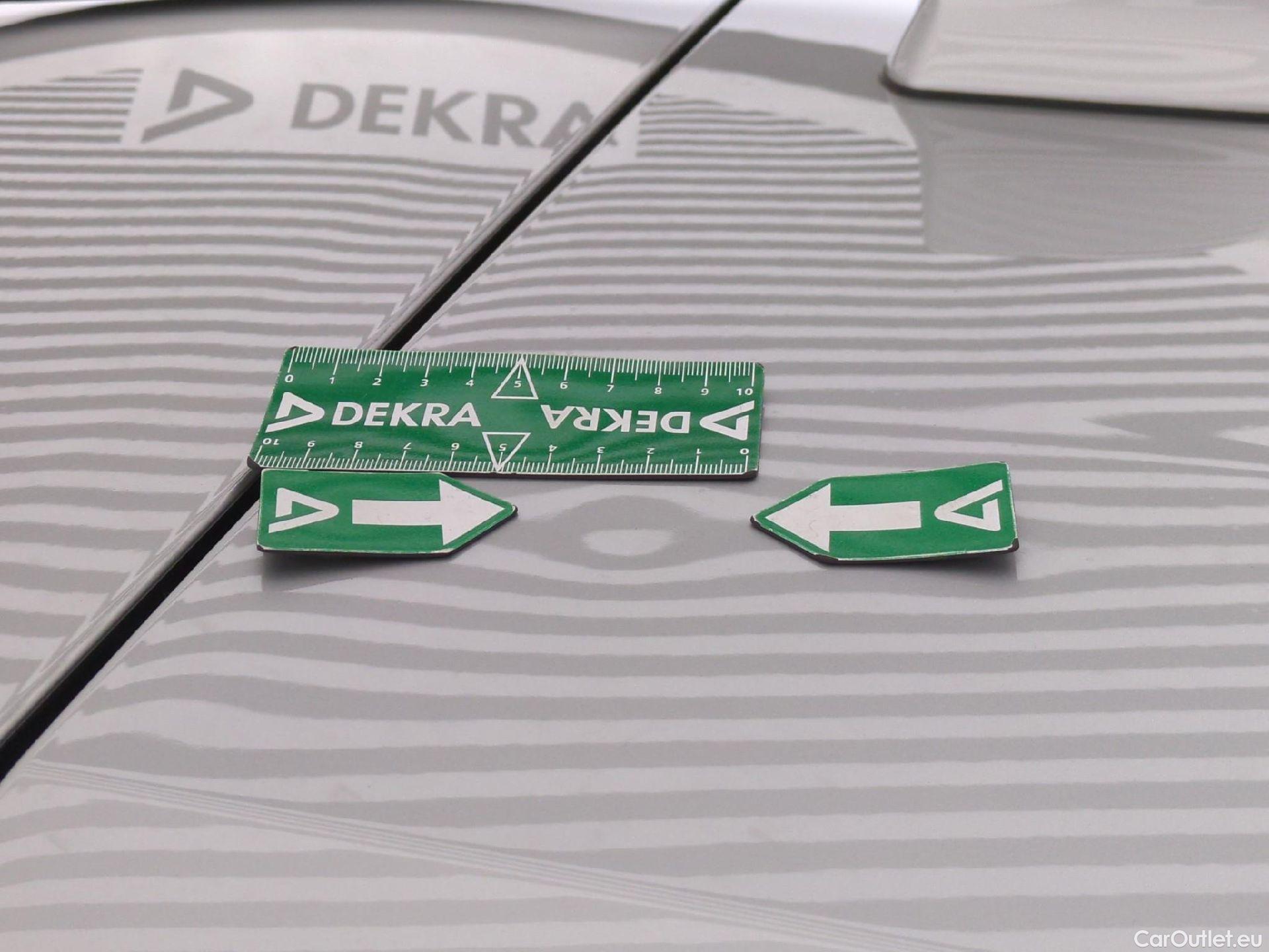  Toyota  Corolla TOYOTA  Touring Sports / 2018 / 5P / Break Hybride 122h Dynamic Business Beyond Zer #18