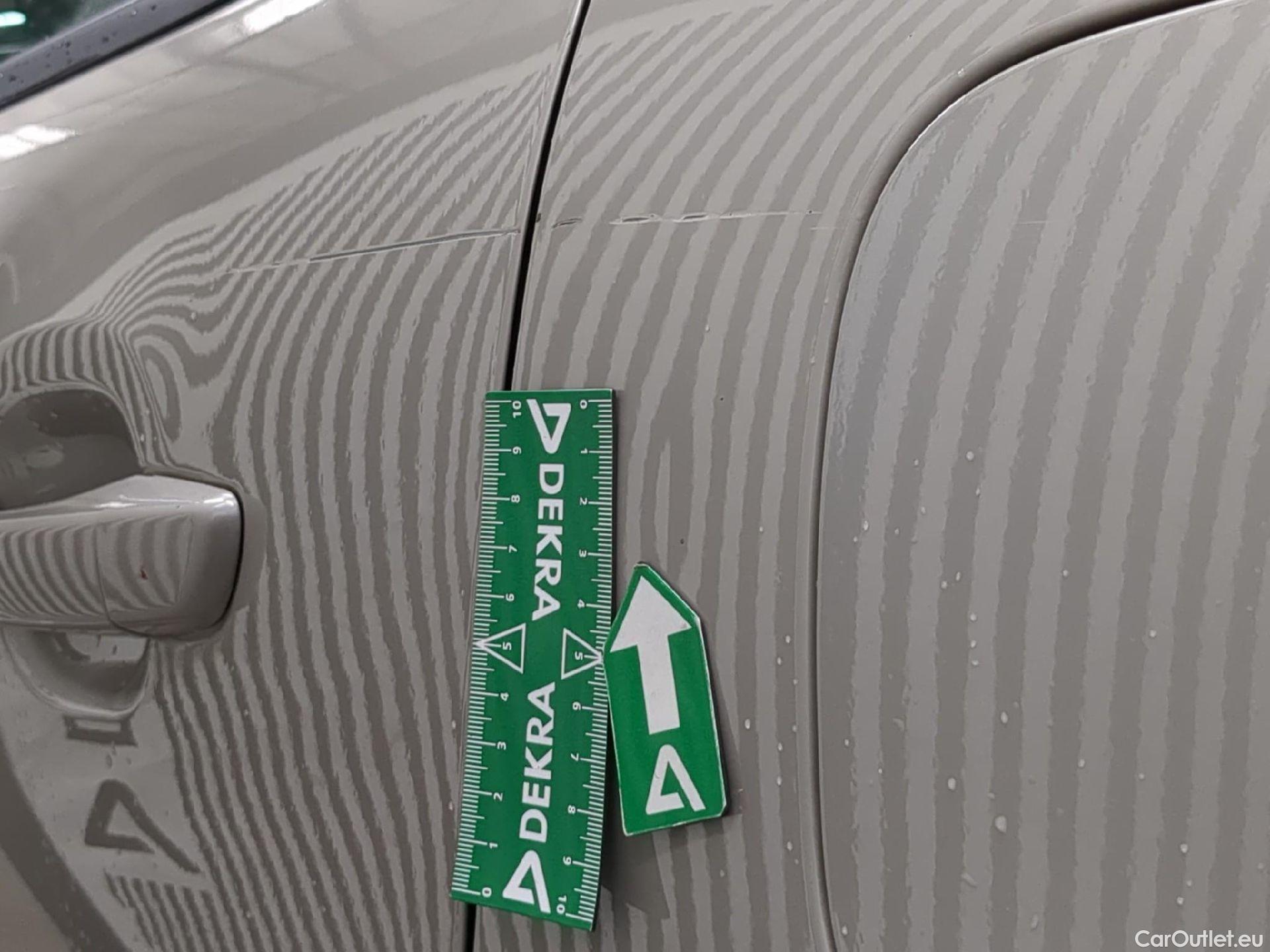  Citroen  C3  Feel Pack 1.2 PureTech 80CV BVM5 E6d #17