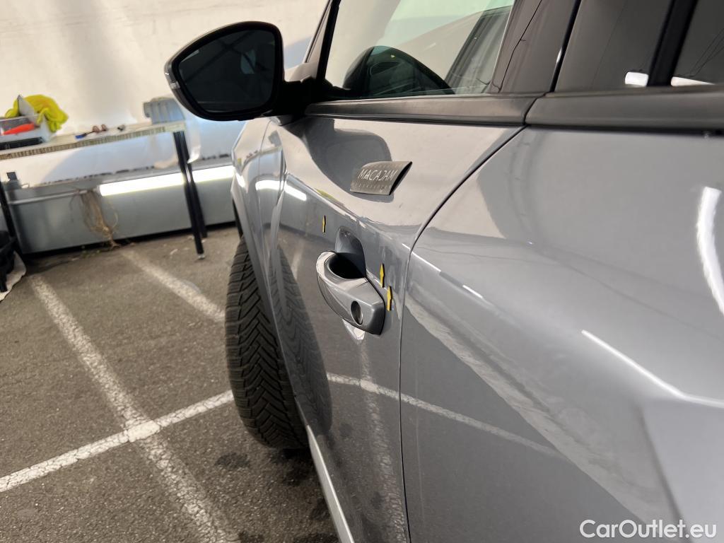  Peugeot  2008  Allure Business 1.5 HDi 130CV BVA8 E6d #18