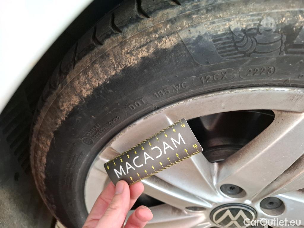  Volkswagen  Golf  VOLKSWAGEN / 2020 / 5P / Berline 2.0 TDI SCR 115 BVM6 Life Busi 1st #9