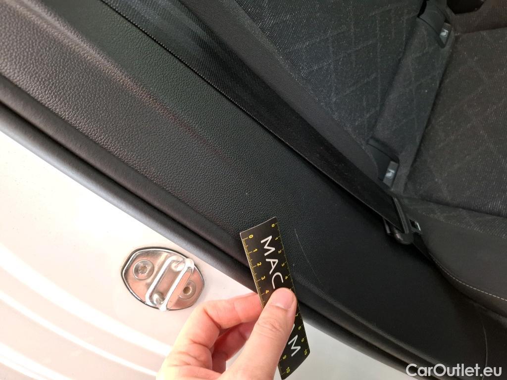  Volkswagen  Golf  VOLKSWAGEN / 2020 / 5P / Berline 2.0 TDI SCR 115 BVM6 Life Busi 1st #10