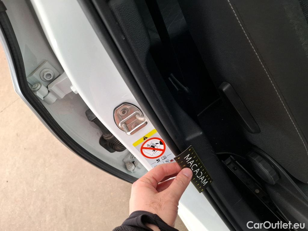  Volkswagen  Golf  VOLKSWAGEN / 2020 / 5P / Berline 2.0 TDI SCR 115 BVM6 Life Busi 1st #12