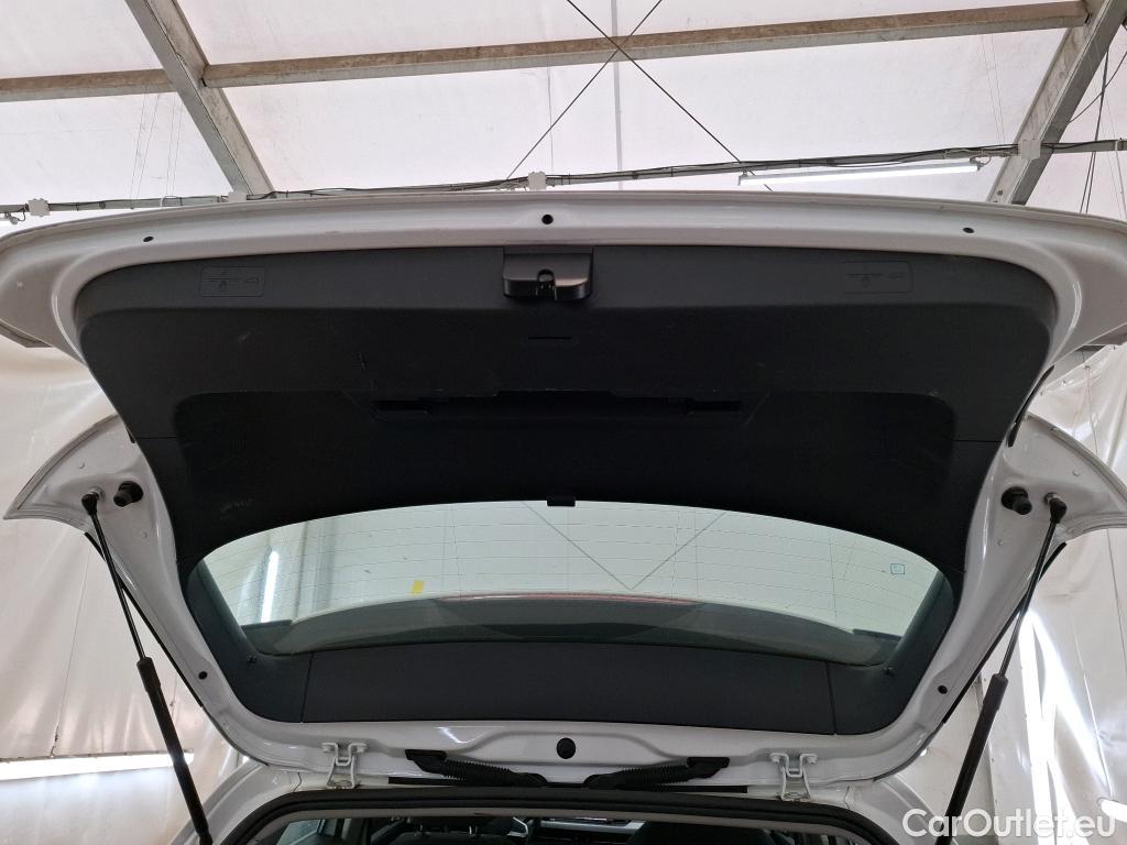  Volkswagen  Golf  VOLKSWAGEN / 2020 / 5P / Berline 2.0 TDI SCR 115 BVM6 Life Busi 1st #14