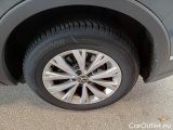  Volkswagen  Tiguan VOLKSWAGEN  / 2020 / 5P / SUV 2.0 TDI SCR 110KW LIFE DSG #111