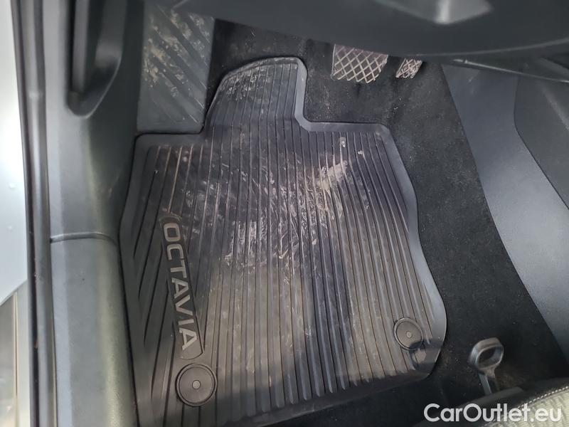  Skoda  Octavia  Combi (NX3)(2020) Oct.Combi 2.0TDI 110 Style AT #6