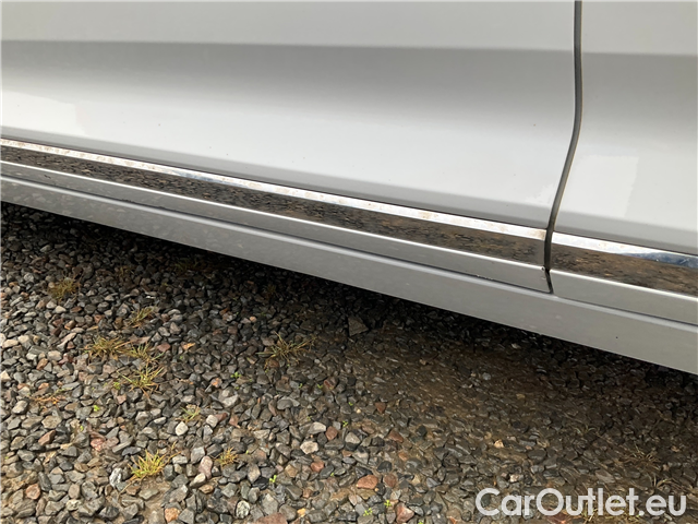  Volkswagen  Passat Pas.Var.2.0TDI 110 Elegance AT #18