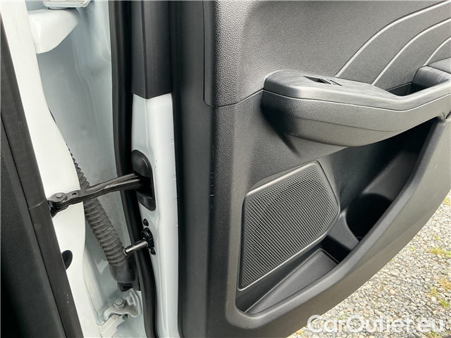  Ford  Kuga  1.5EB 110 ST-Line X #2