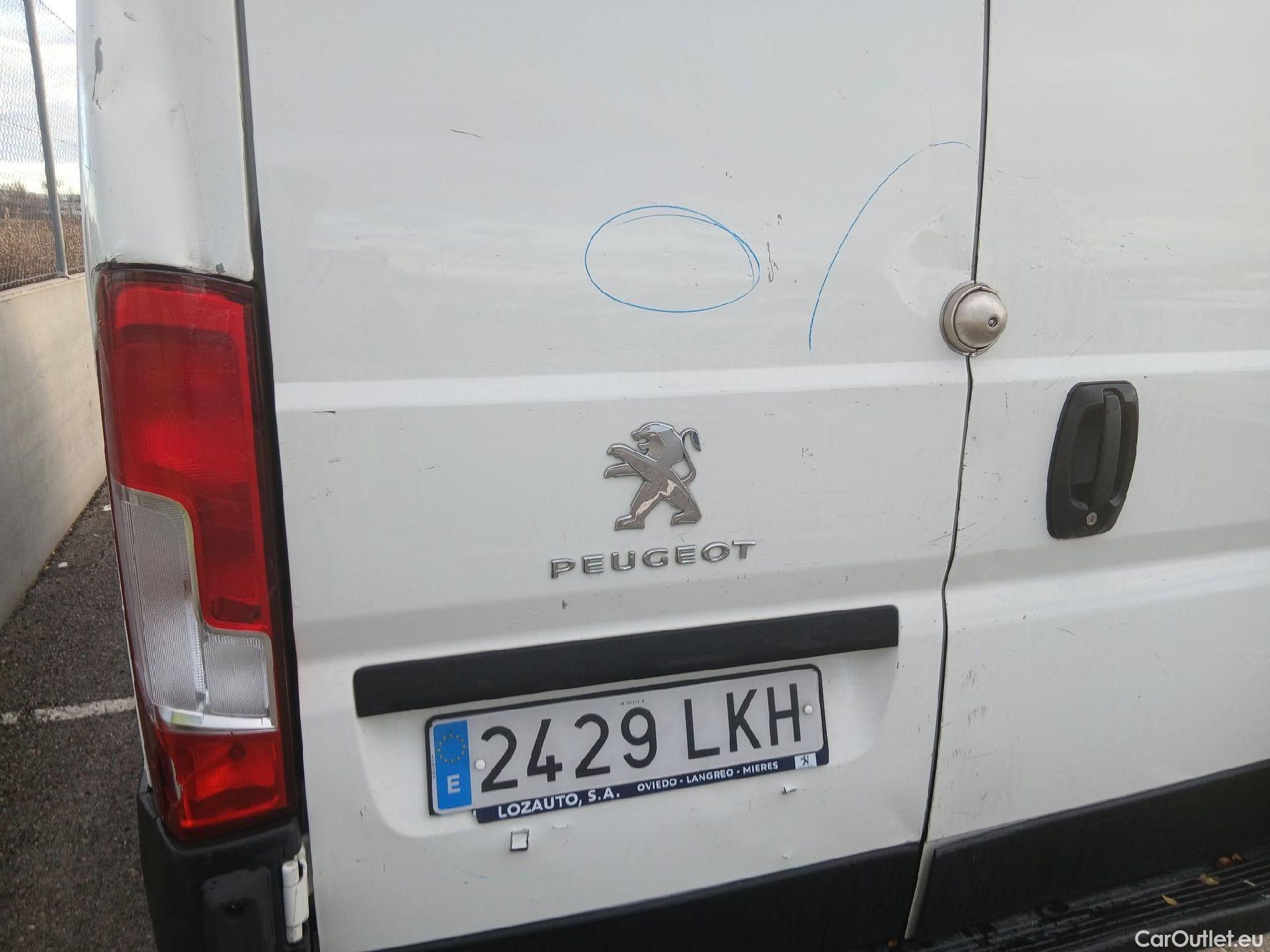  Peugeot  Boxer PEUGEOT  / 2014 / 4P / furgón 330 L1 H1 BHDI 88kW (120CV) S&S 6 Vel. M #41