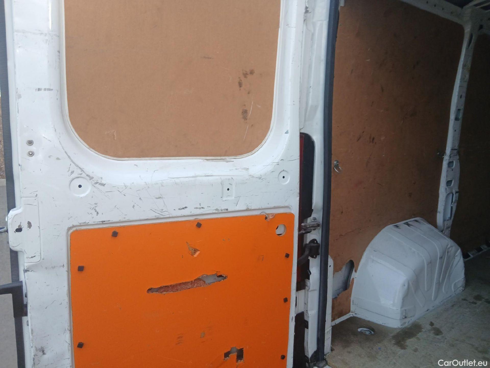  Peugeot  Boxer PEUGEOT  / 2014 / 4P / furgón 330 L1 H1 BHDI 88kW (120CV) S&S 6 Vel. M #16