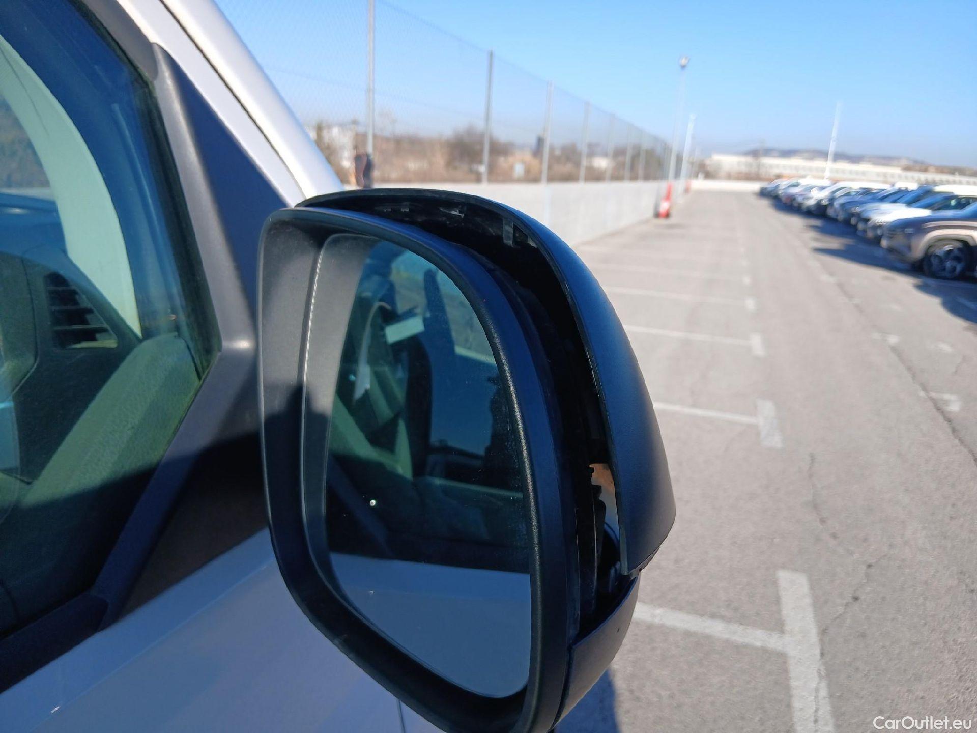  Land Rover  Discovery VOLKSWAGEN Transporter / 2020 / 4P / furgón Furgón Corto TN 2.0 TDI 110kW 4MO #25