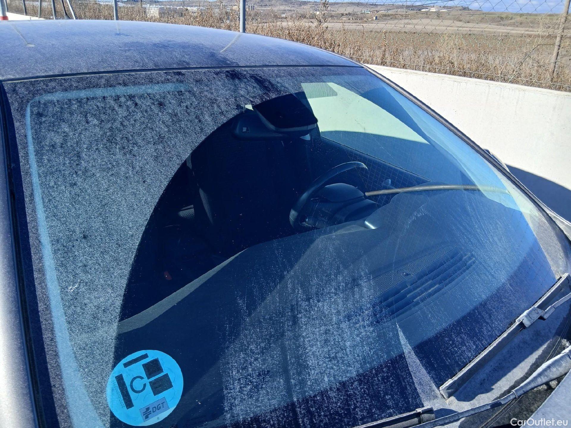  Peugeot  308 PEUGEOT  / 2017 / 5P / berlina con portón 5p Style BlueHDi 130 S&S #1