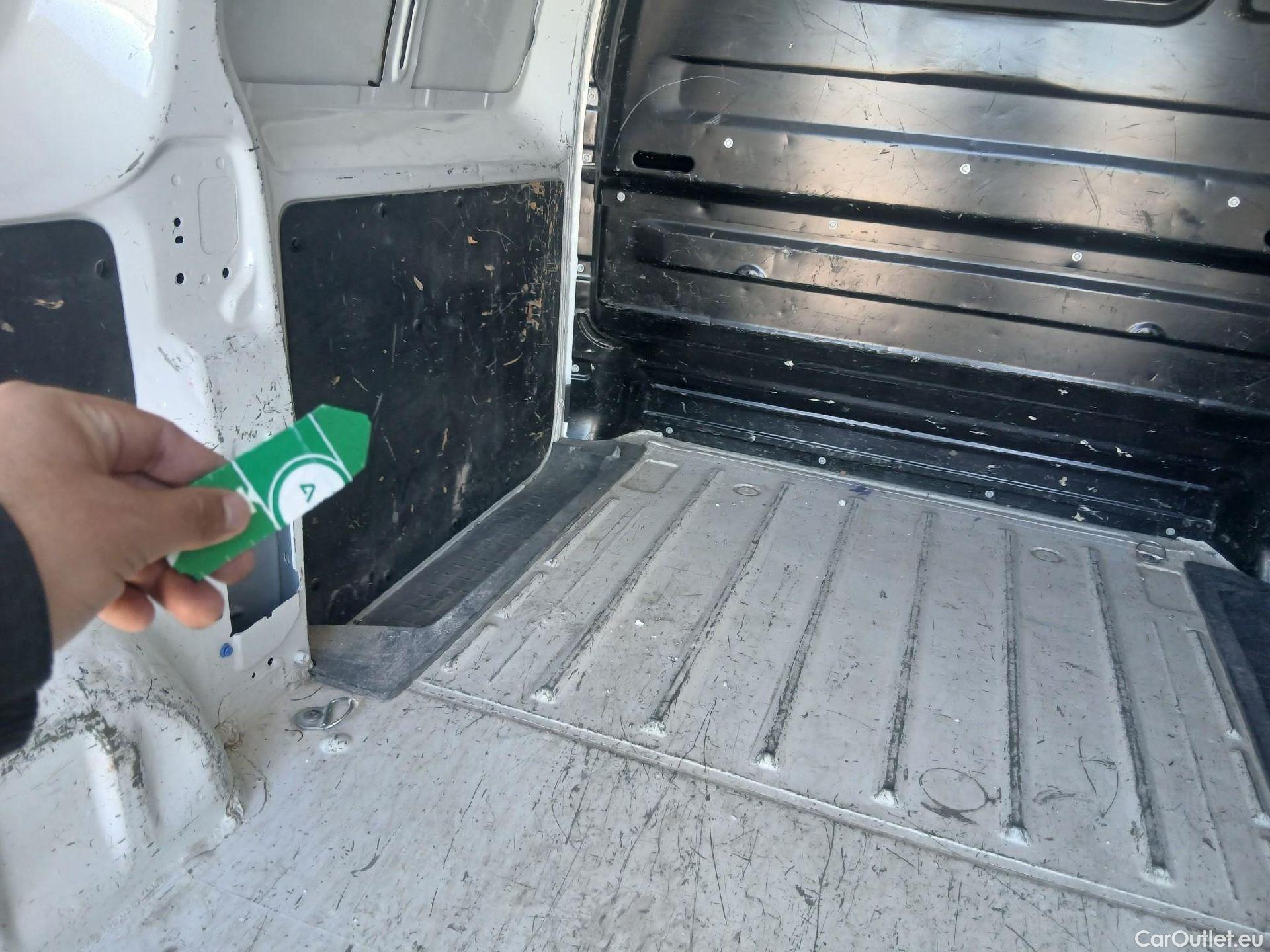  Opel  Vivaro OPEL  / 2019 / 4P / furgón 1.5 Diésel 74kW(100CV)M Std Exp #13