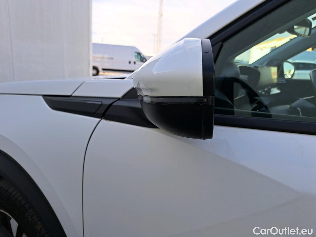  Peugeot  2008 PEUGEOT  / 2019 / 5P / todoterreno Allure Pack BlueHDI 130 S&S EAT8 #7